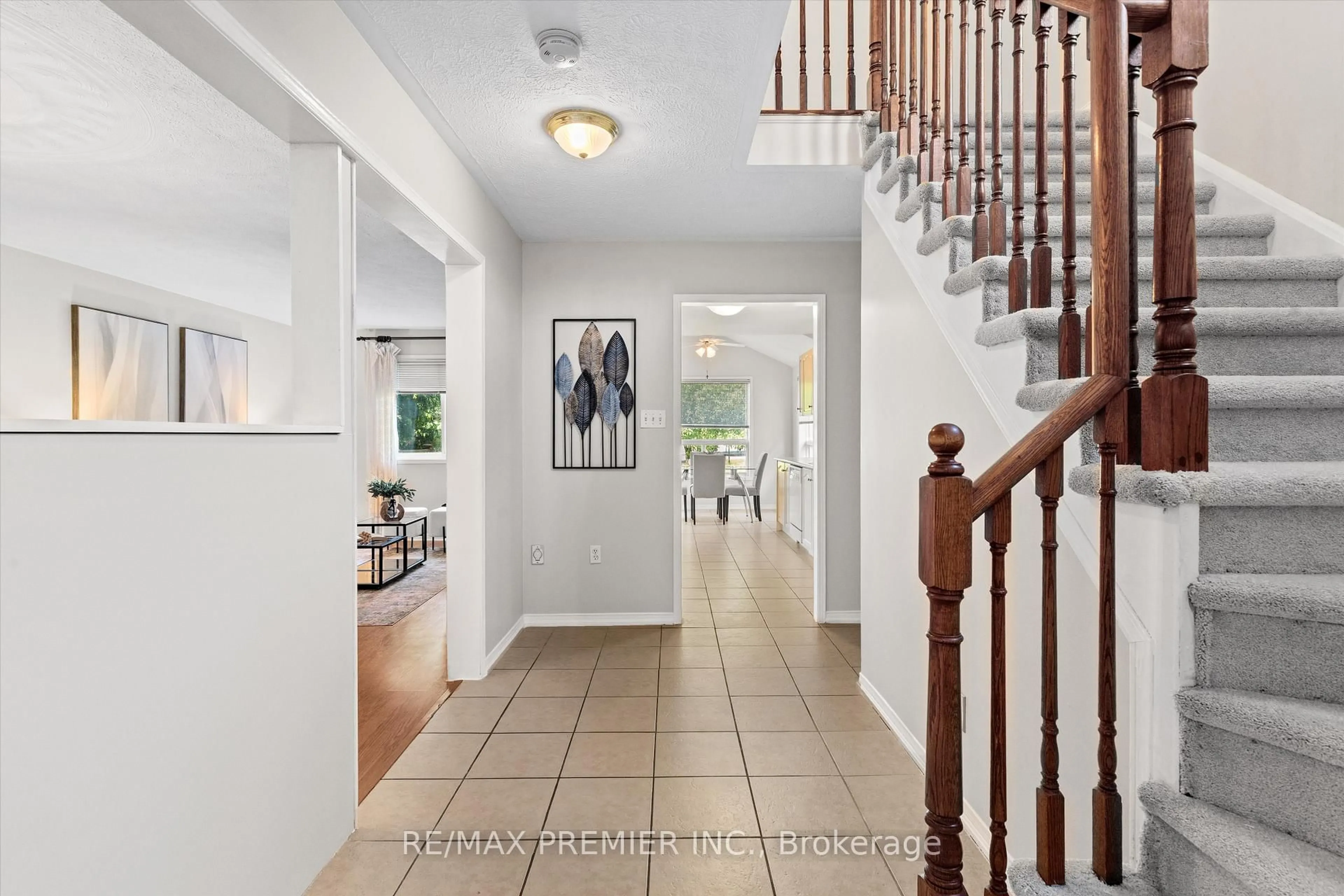 Indoor entryway for 2272 Warrington Way, Innisfil Ontario L9S 2C6