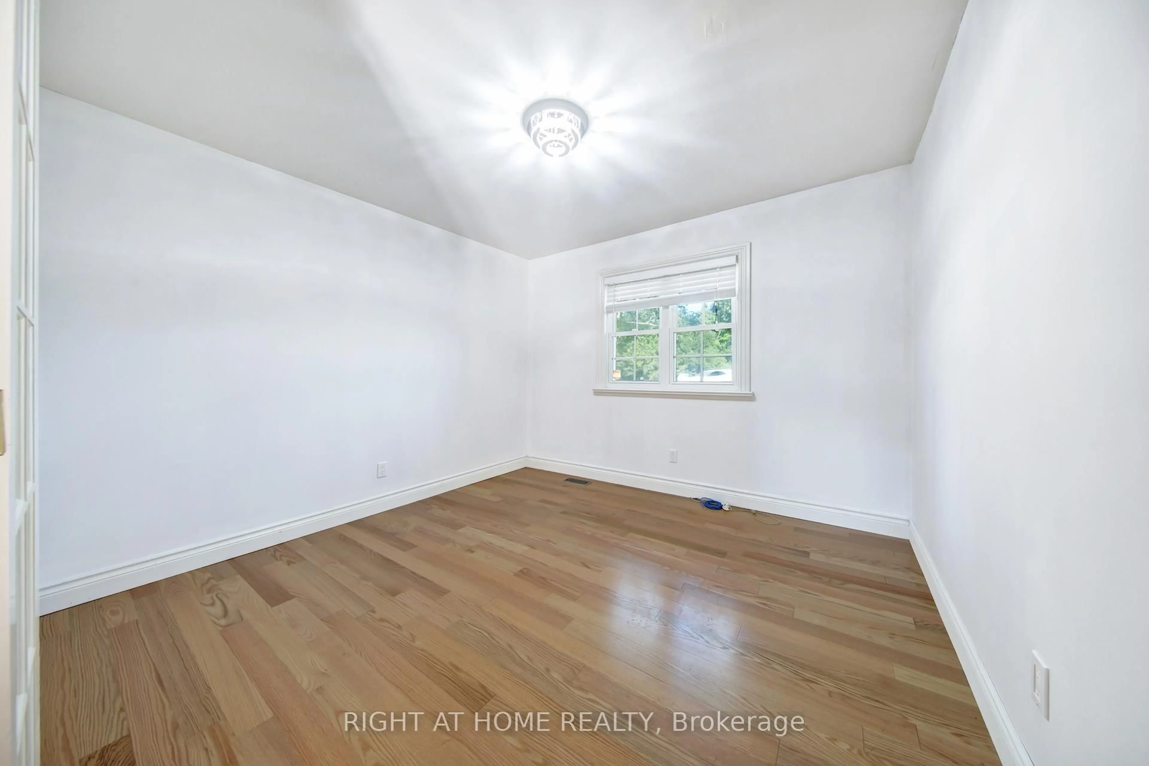 A pic of a room for 1905 Lockhart Rd, Innisfil Ontario L9S 3G1