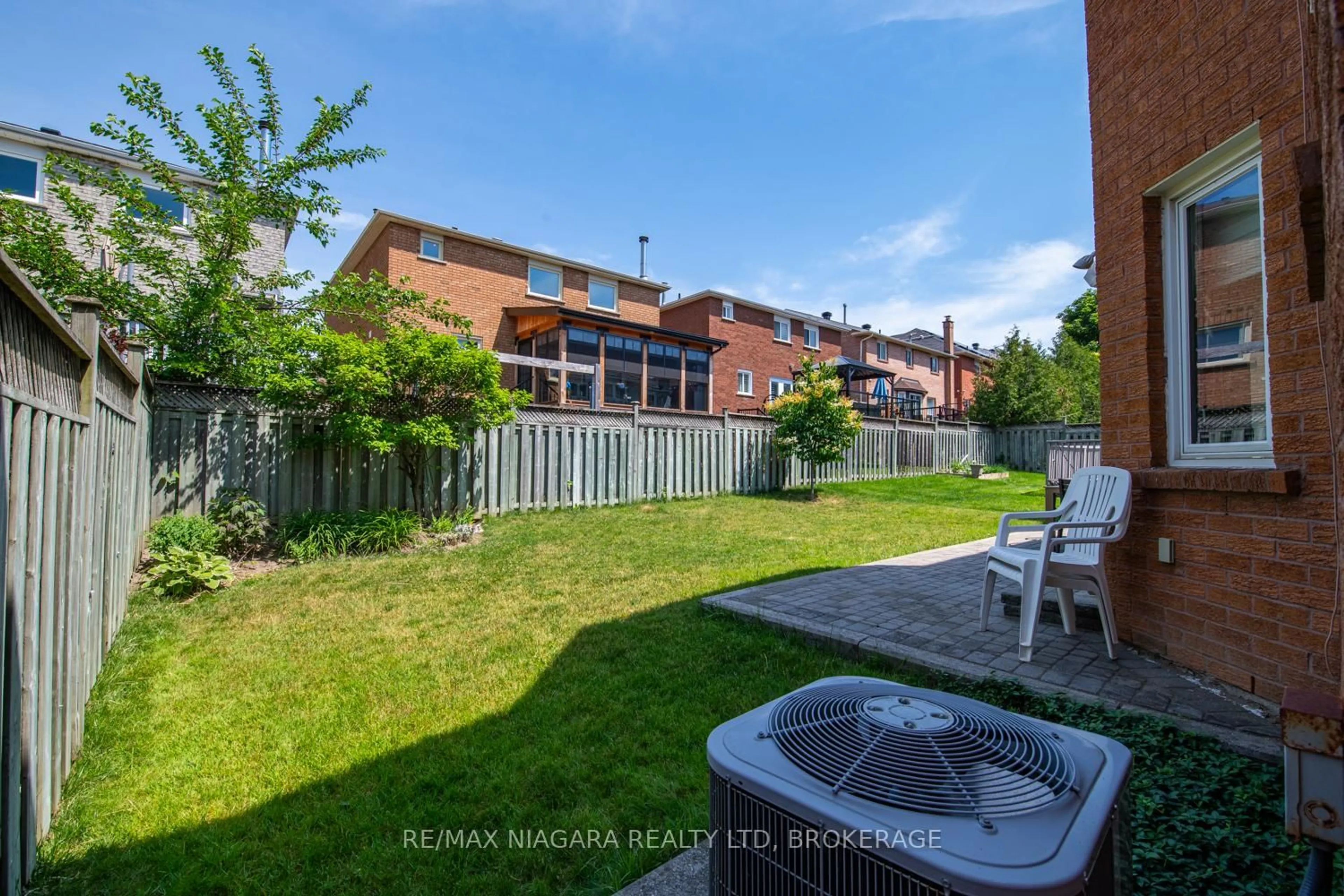 Patio, street for 120 Janesville Rd, Vaughan Ontario L4J 7A2
