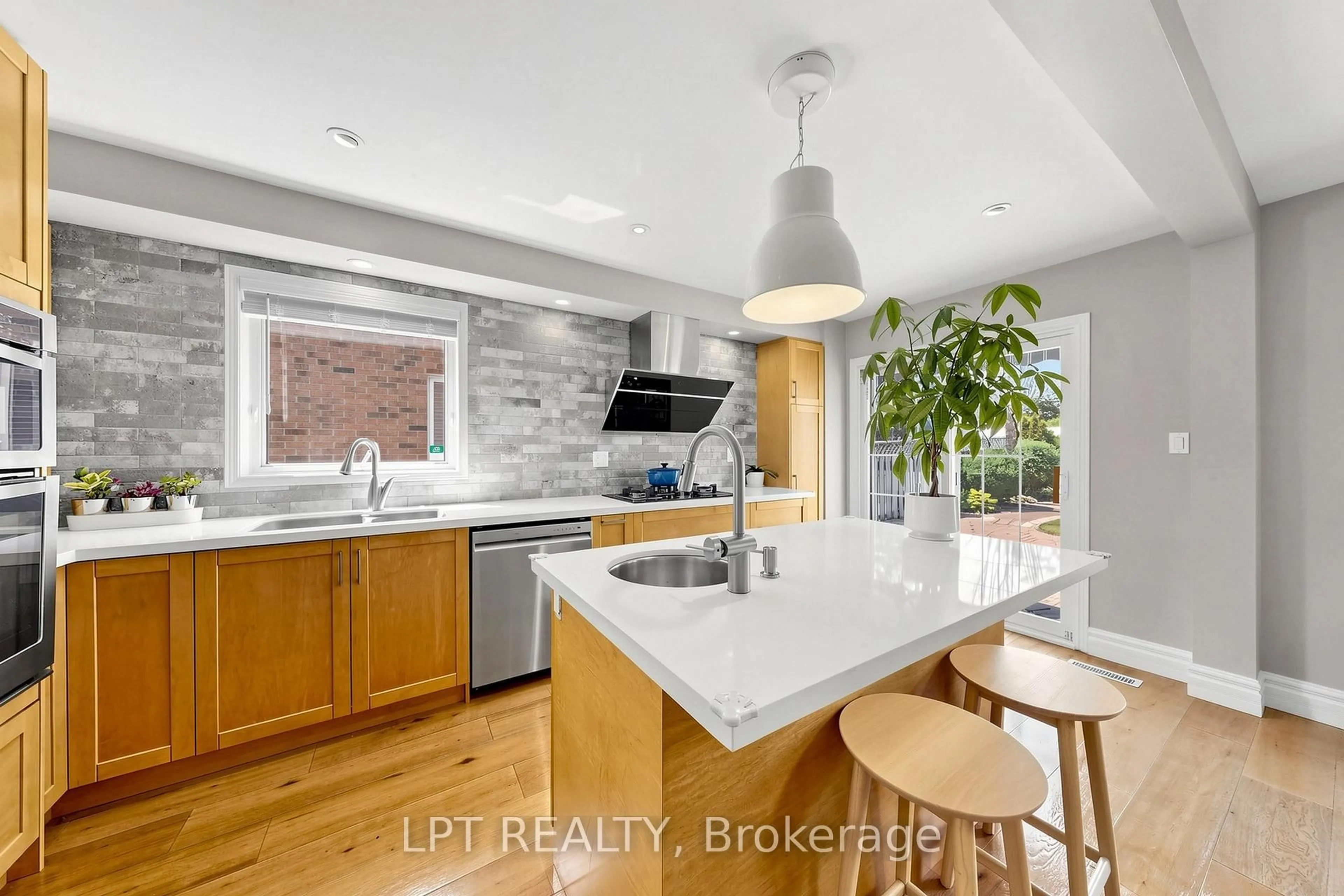 Contemporary kitchen, ceramic/tile floor for 30 Pentland Cres, Vaughan Ontario L6A 1T5