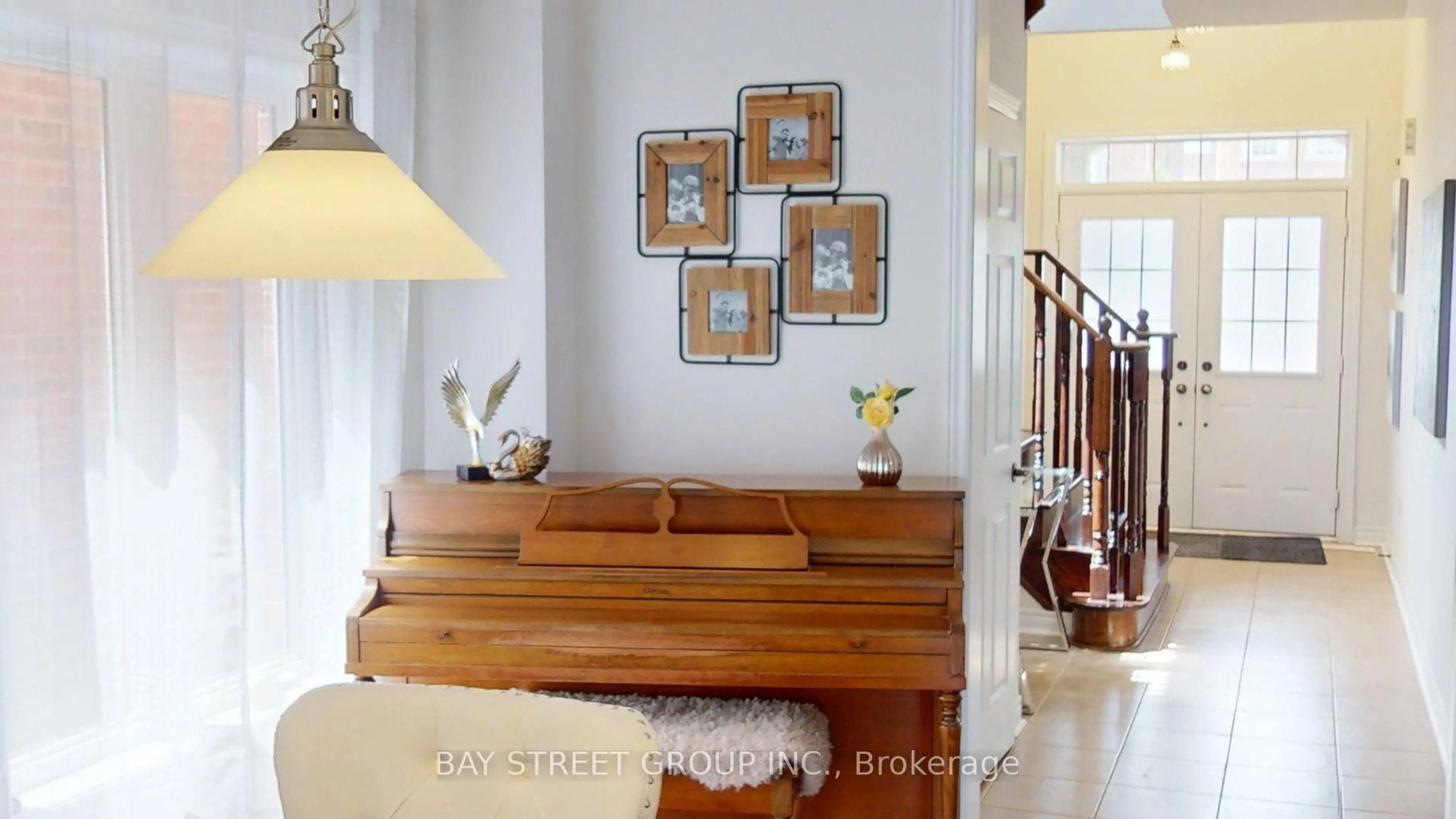 Indoor foyer for 311 Oberfrick Ave, Vaughan Ontario L6A 0R5