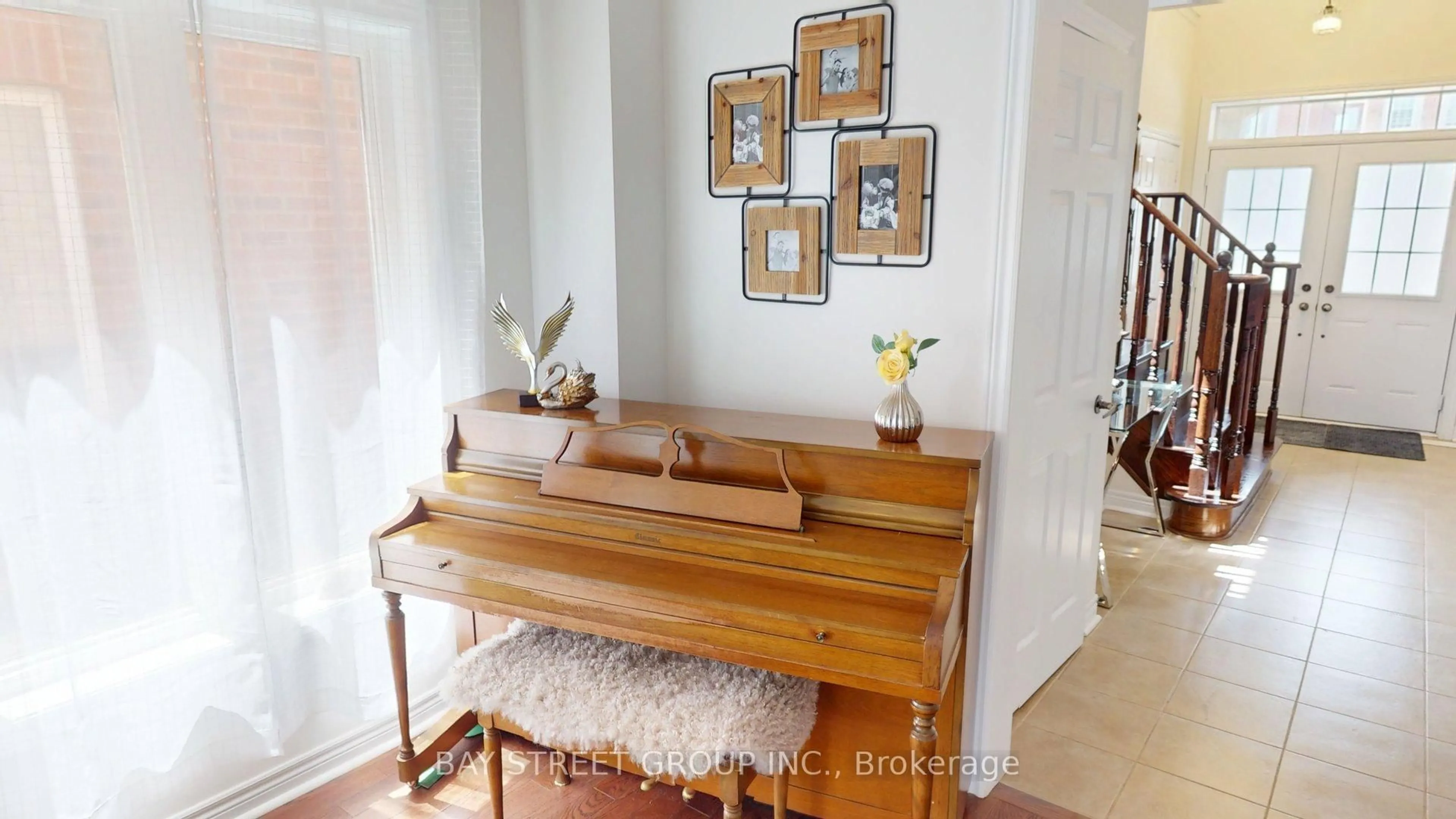 Indoor entryway for 311 Oberfrick Ave, Vaughan Ontario L6A 0R5