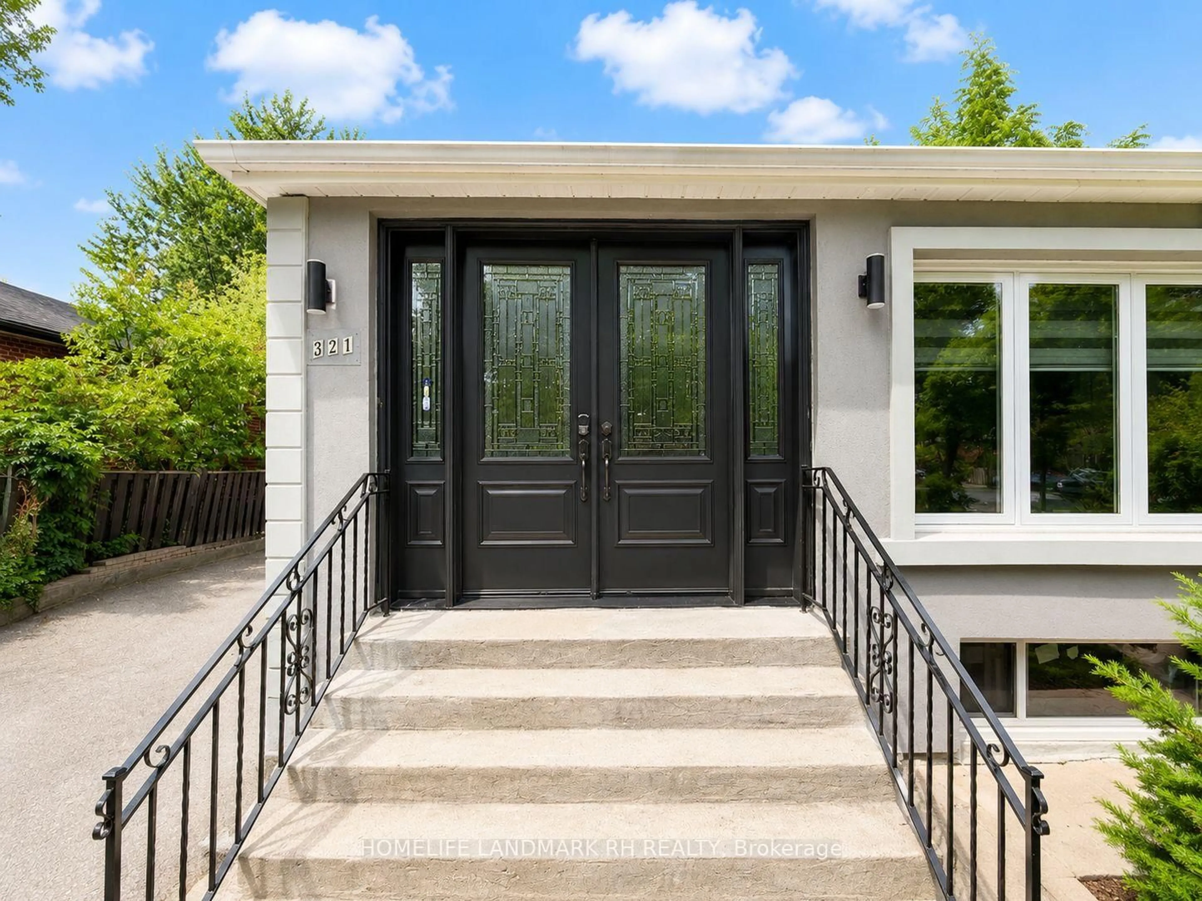 Indoor entryway for 321 Skopit Rd, Richmond Hill Ontario L4C 2Y9