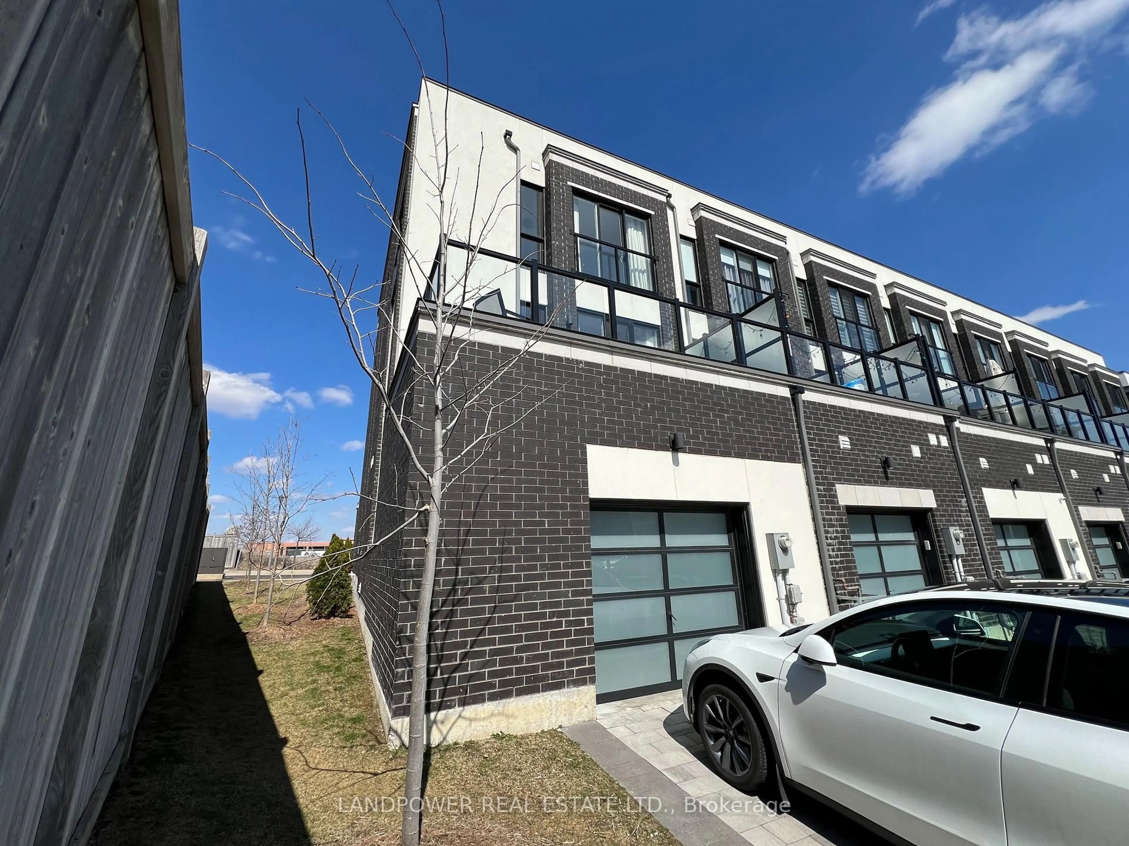 A pic from outside/outdoor area/front of a property/back of a property/a pic from drone, street for 1655 Bur Oak Ave, Markham Ontario L6E 0H8