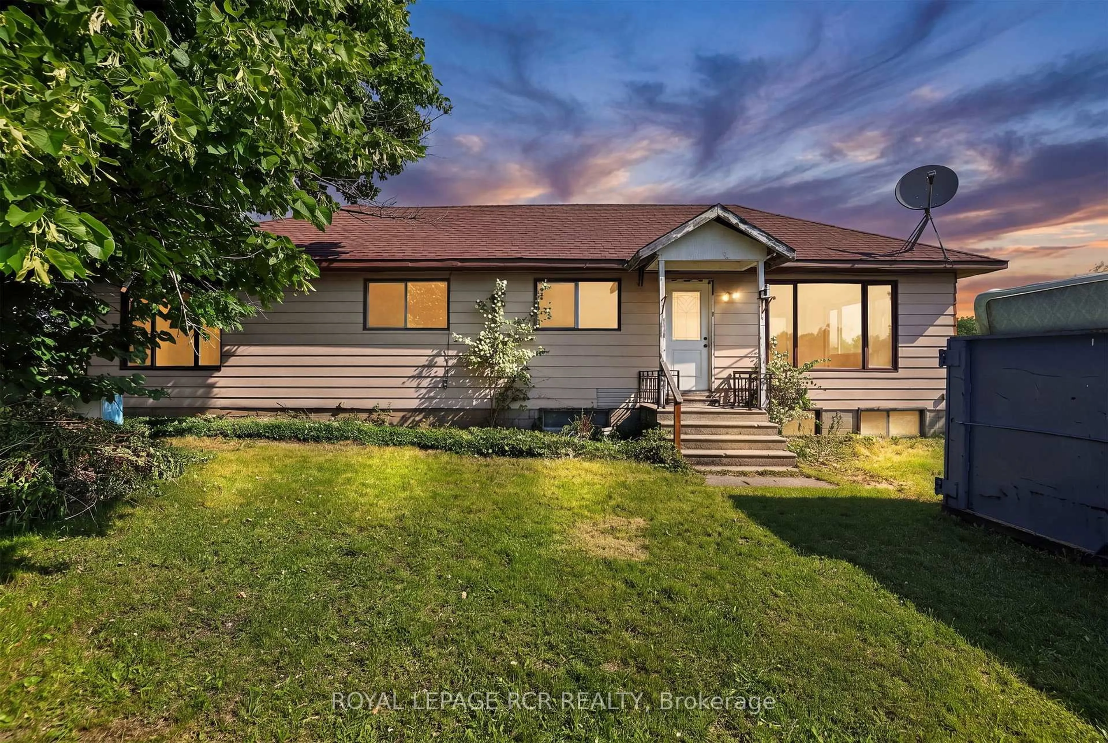 A pic from outside/outdoor area/front of a property/back of a property/a pic from drone, unknown for 6012 2nd Line, New Tecumseth Ontario L0G 1W0