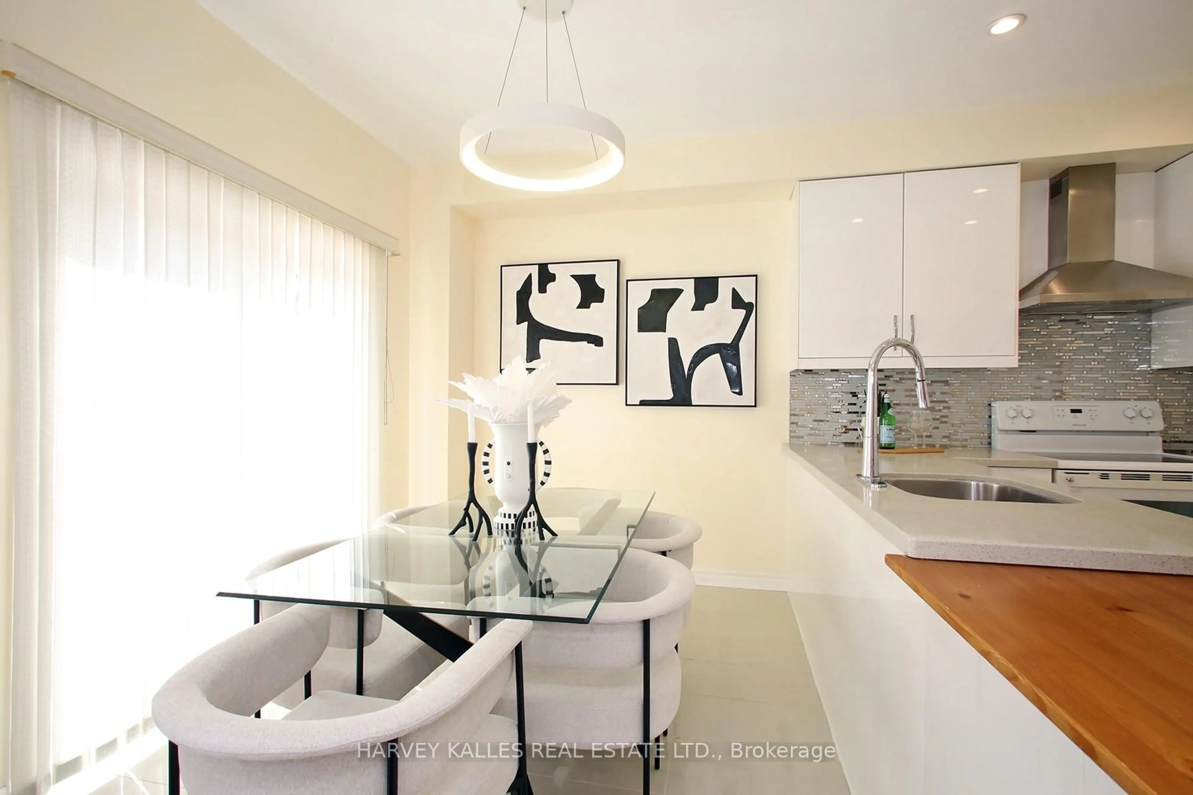 Contemporary kitchen, unknown for 71 Mcnally Way, Aurora Ontario L4G 7V2