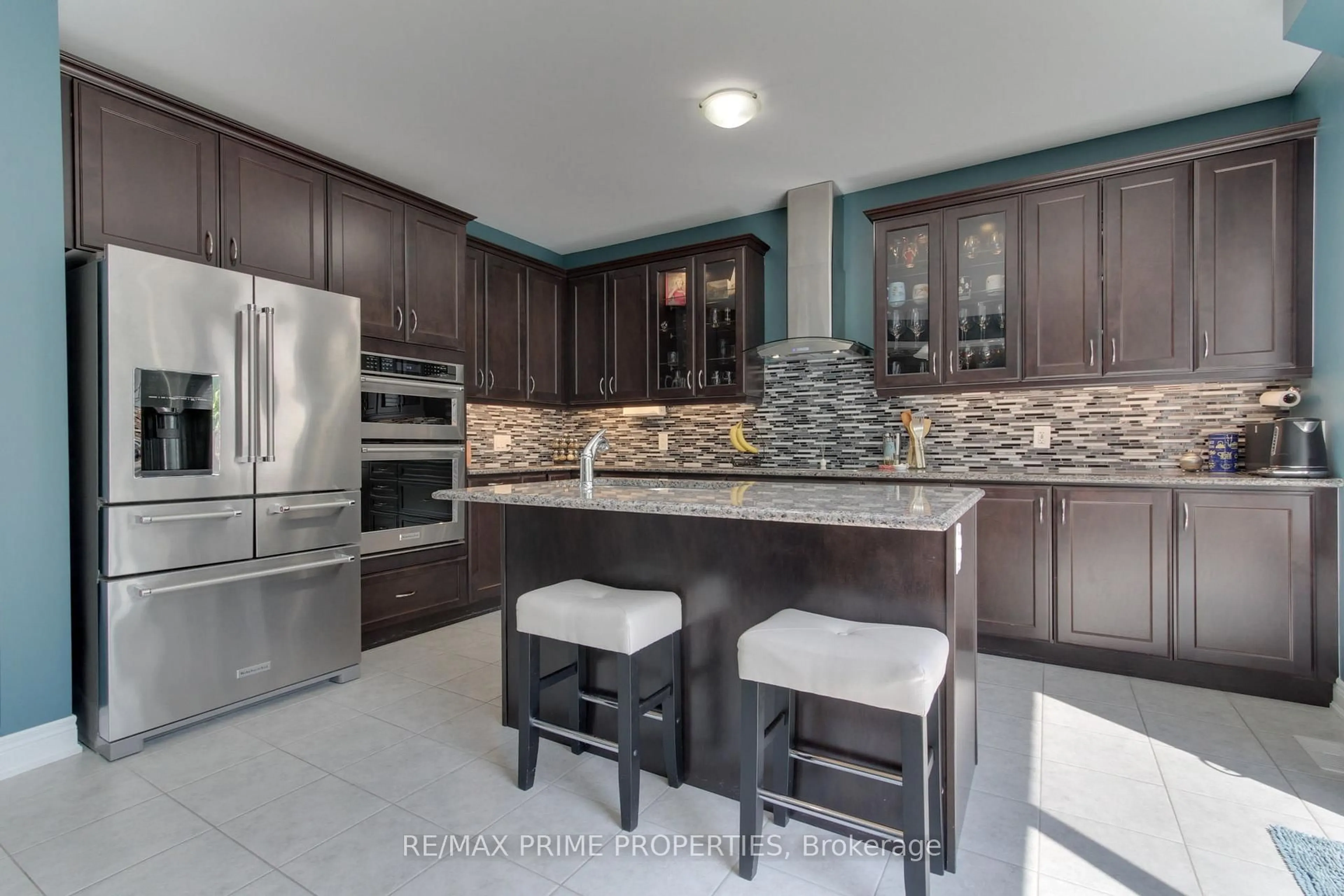 Contemporary kitchen, ceramic/tile floor for 121 Robert Wilson Cres, Georgina Ontario L4P 0G8