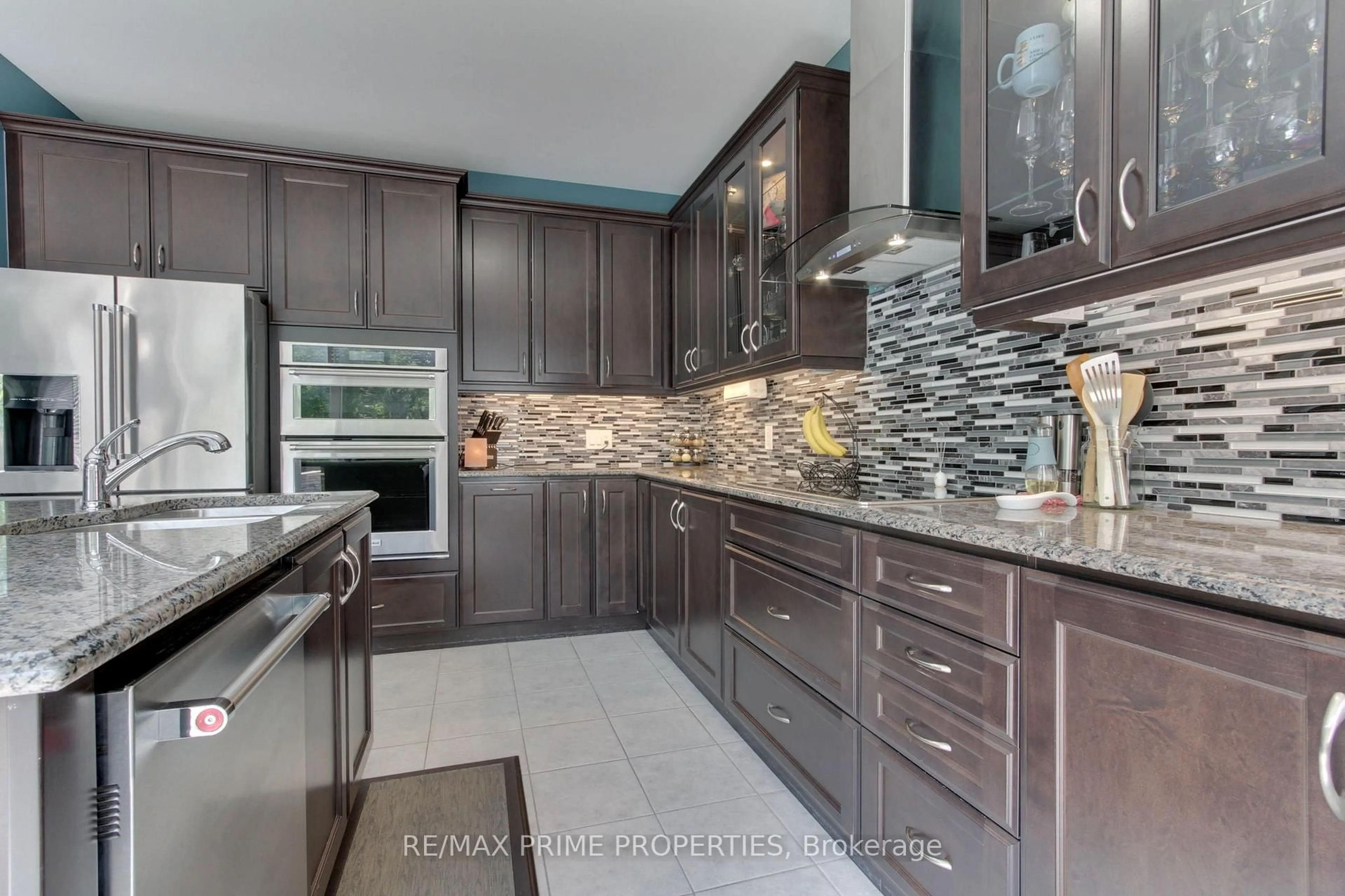 Contemporary kitchen, ceramic/tile floor for 121 Robert Wilson Cres, Georgina Ontario L4P 0G8