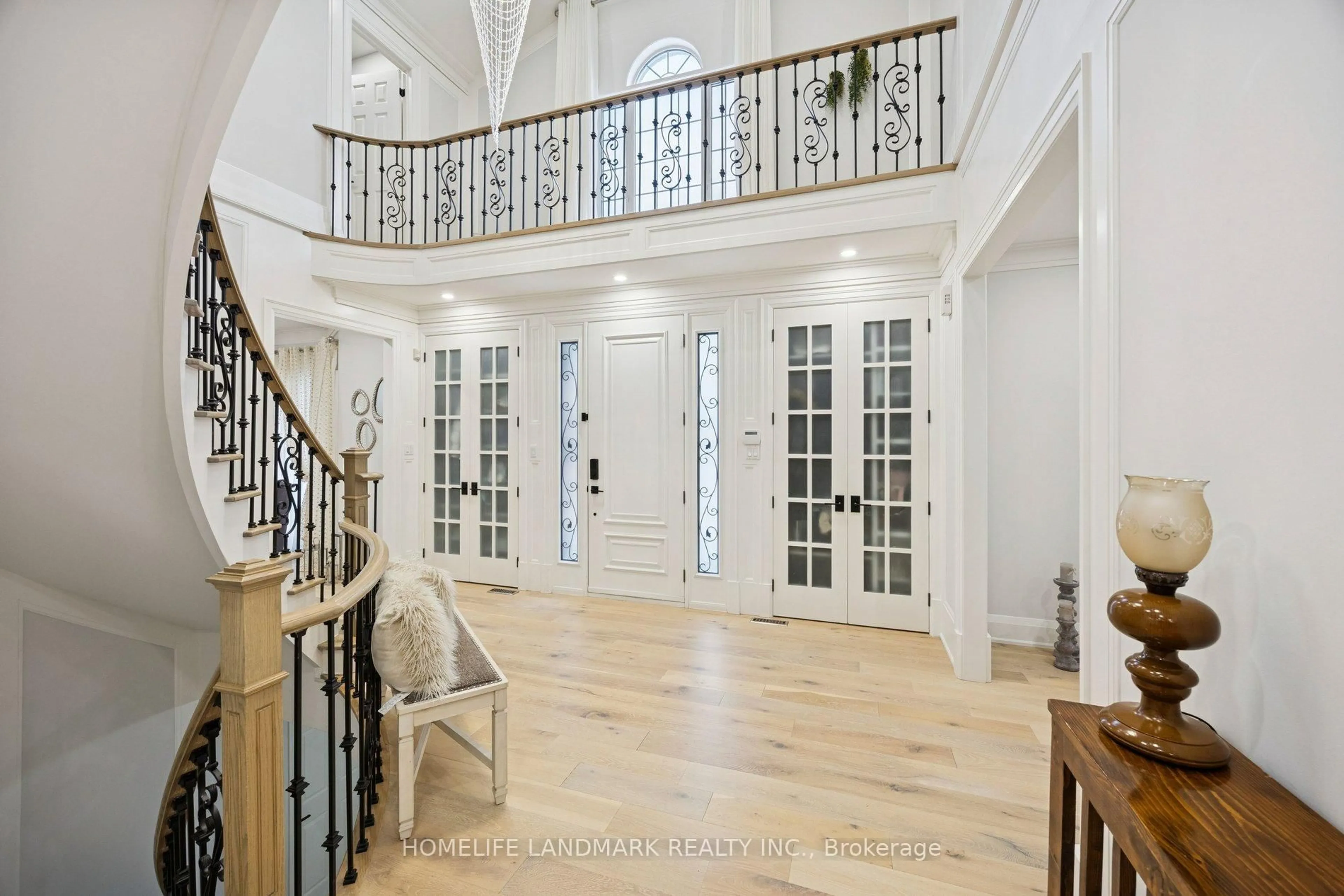 Indoor entryway for 49 Pearson Ave, Richmond Hill Ontario L4C 6T3