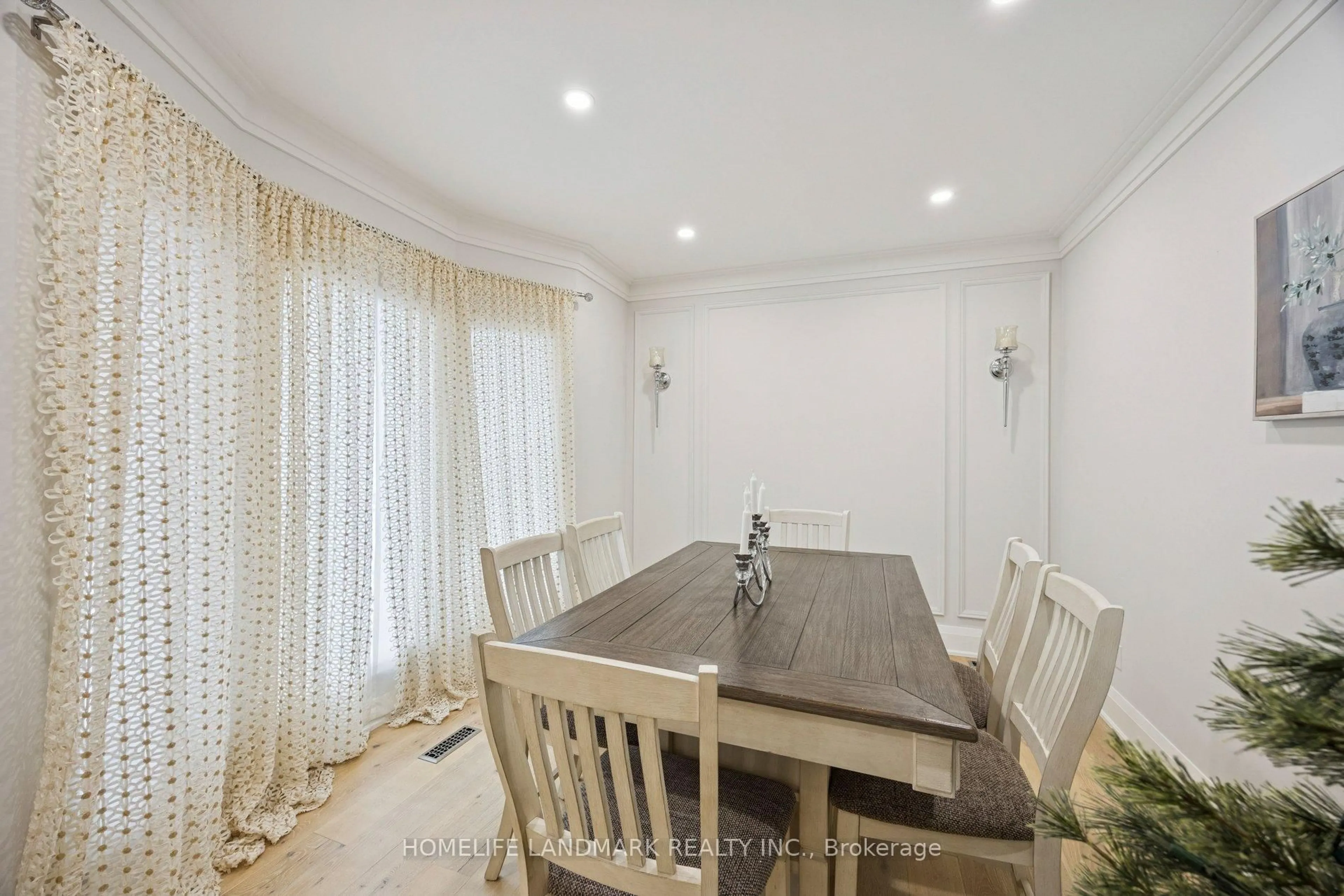 Dining room, wood/laminate floor for 49 Pearson Ave, Richmond Hill Ontario L4C 6T3