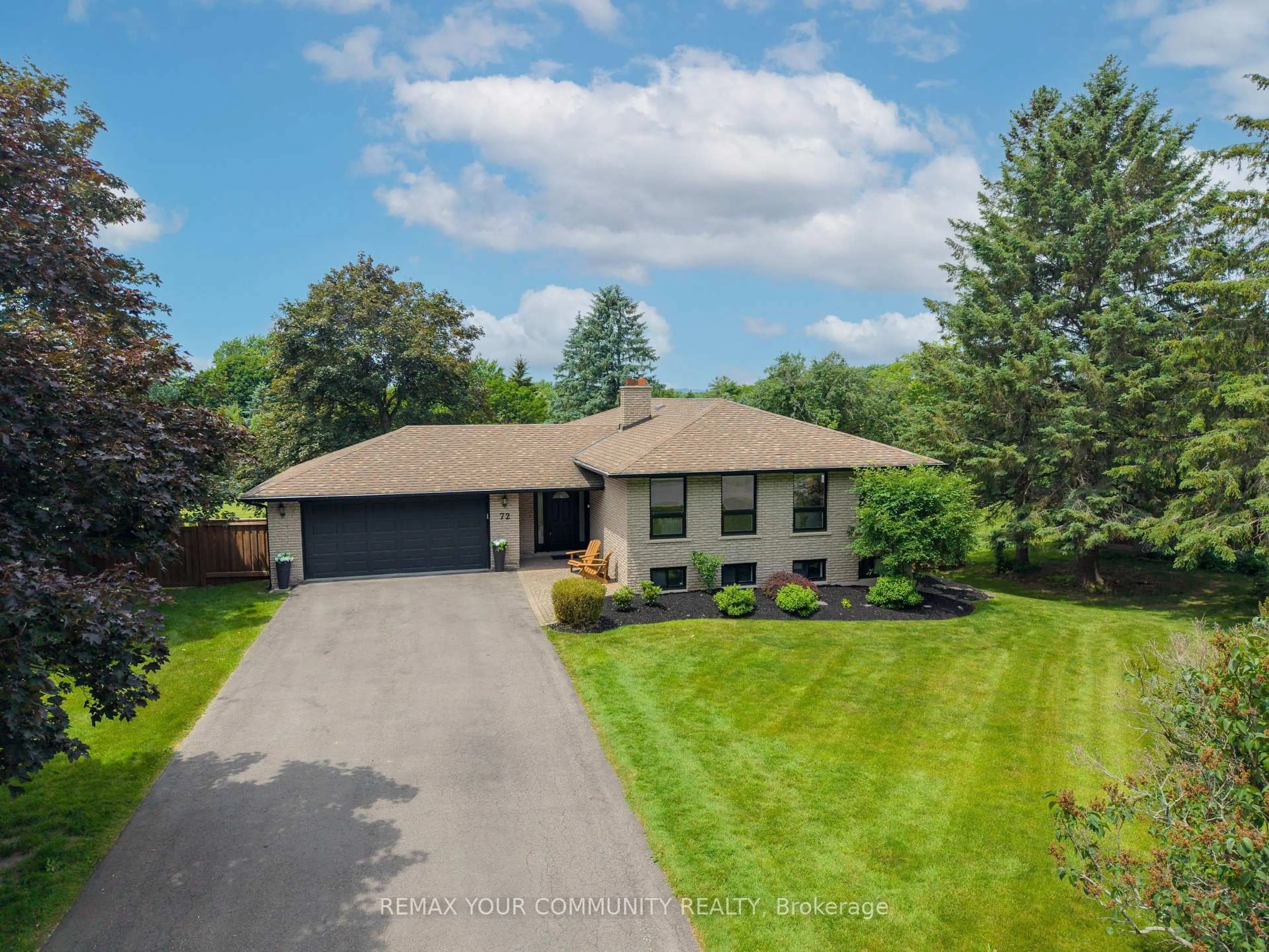 A pic from outside/outdoor area/front of a property/back of a property/a pic from drone, unknown for 72 Cook Dr, King Ontario L7B 0E5