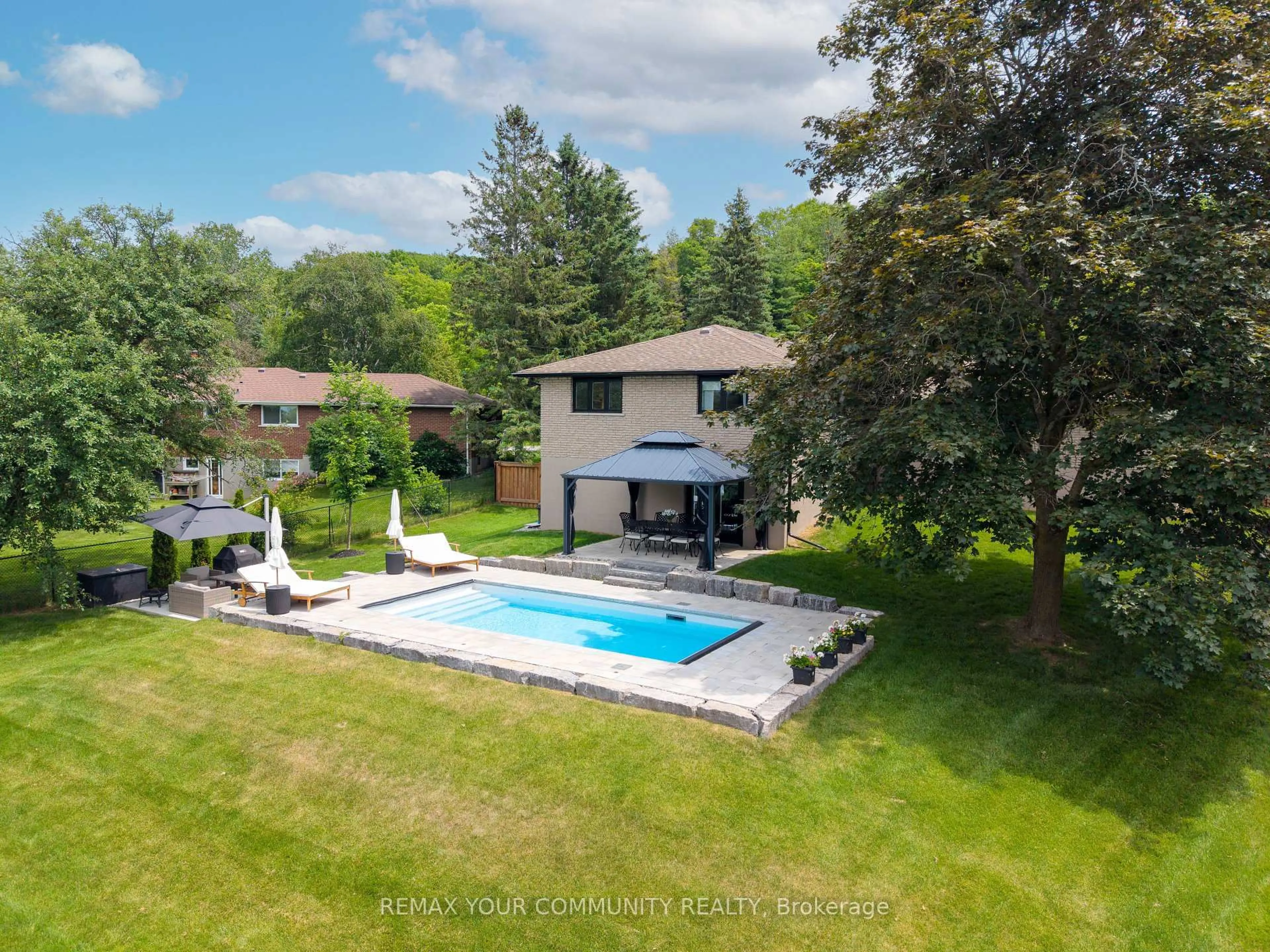 A pic from outside/outdoor area/front of a property/back of a property/a pic from drone, water/lake/river/ocean view for 72 Cook Dr, King Ontario L7B 0E5