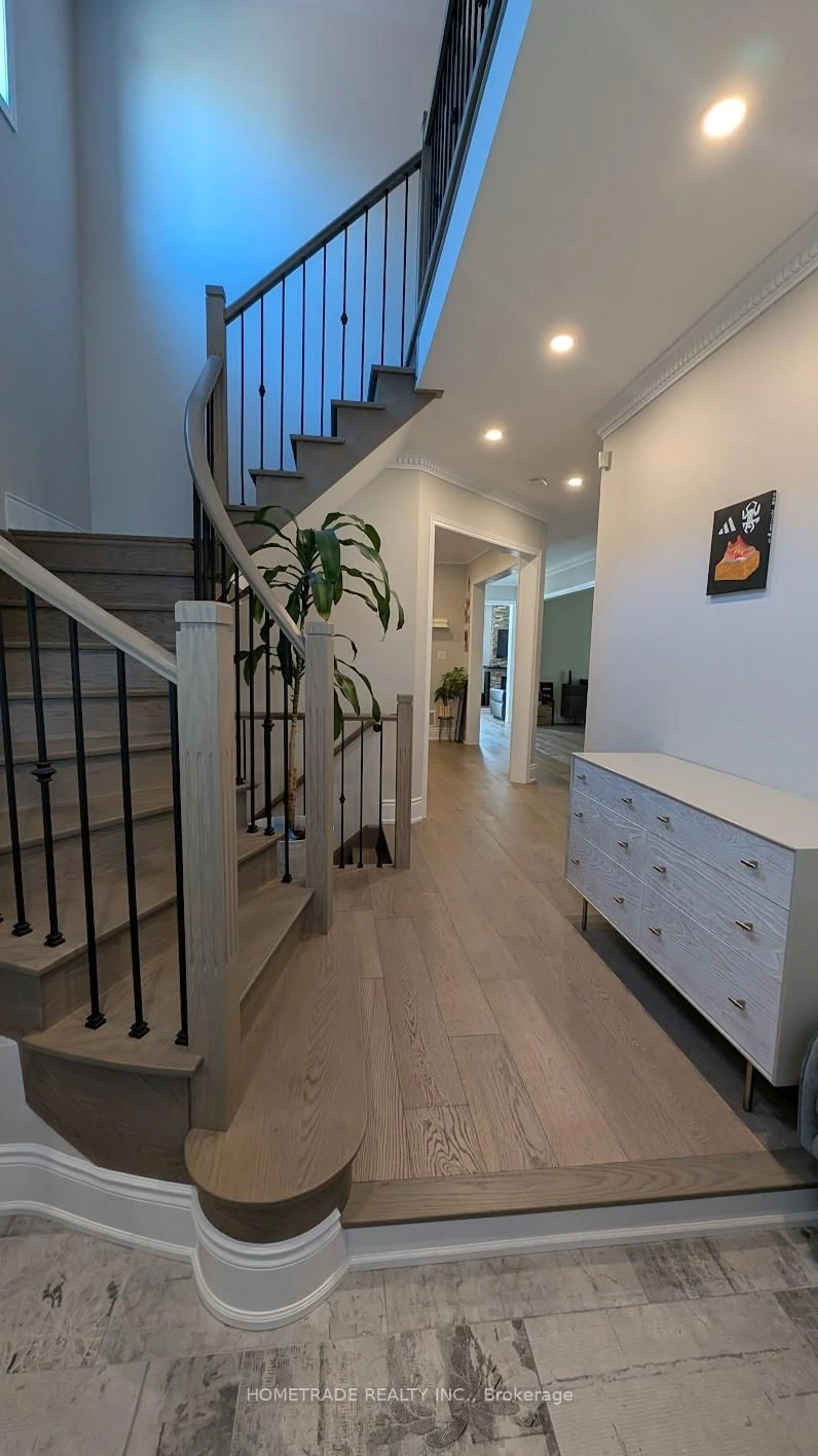 Indoor entryway for 416 Grand Trunk Ave, Vaughan Ontario L6A 0P1