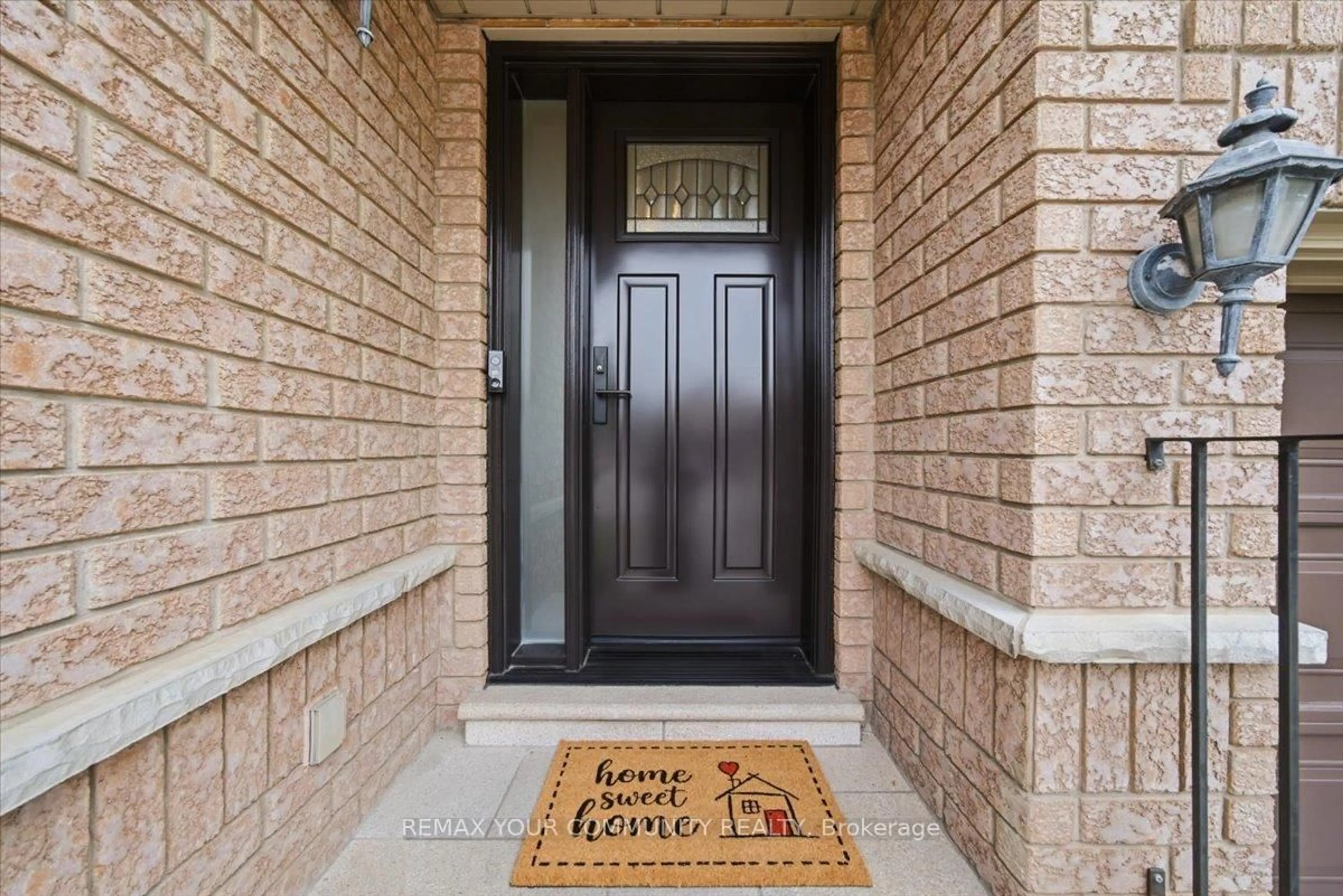 Indoor entryway for 202 Matthew Dr, Vaughan Ontario L4L 9B1