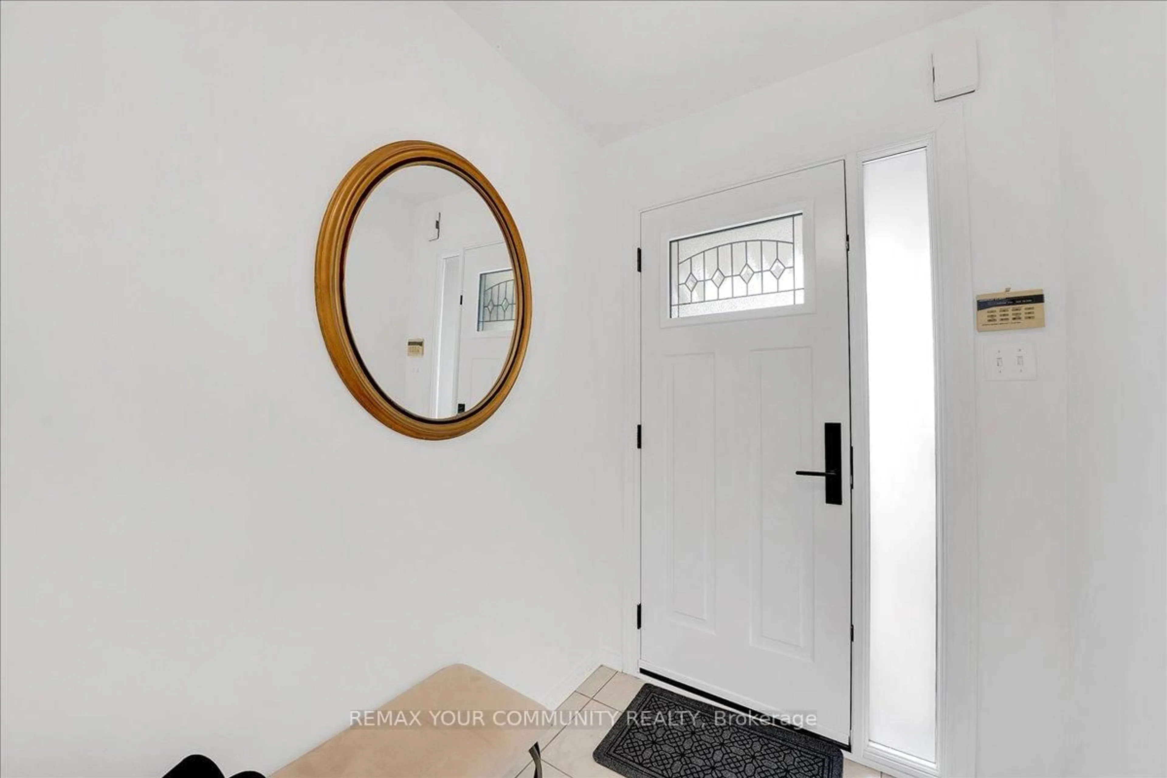 Indoor entryway for 202 Matthew Dr, Vaughan Ontario L4L 9B1