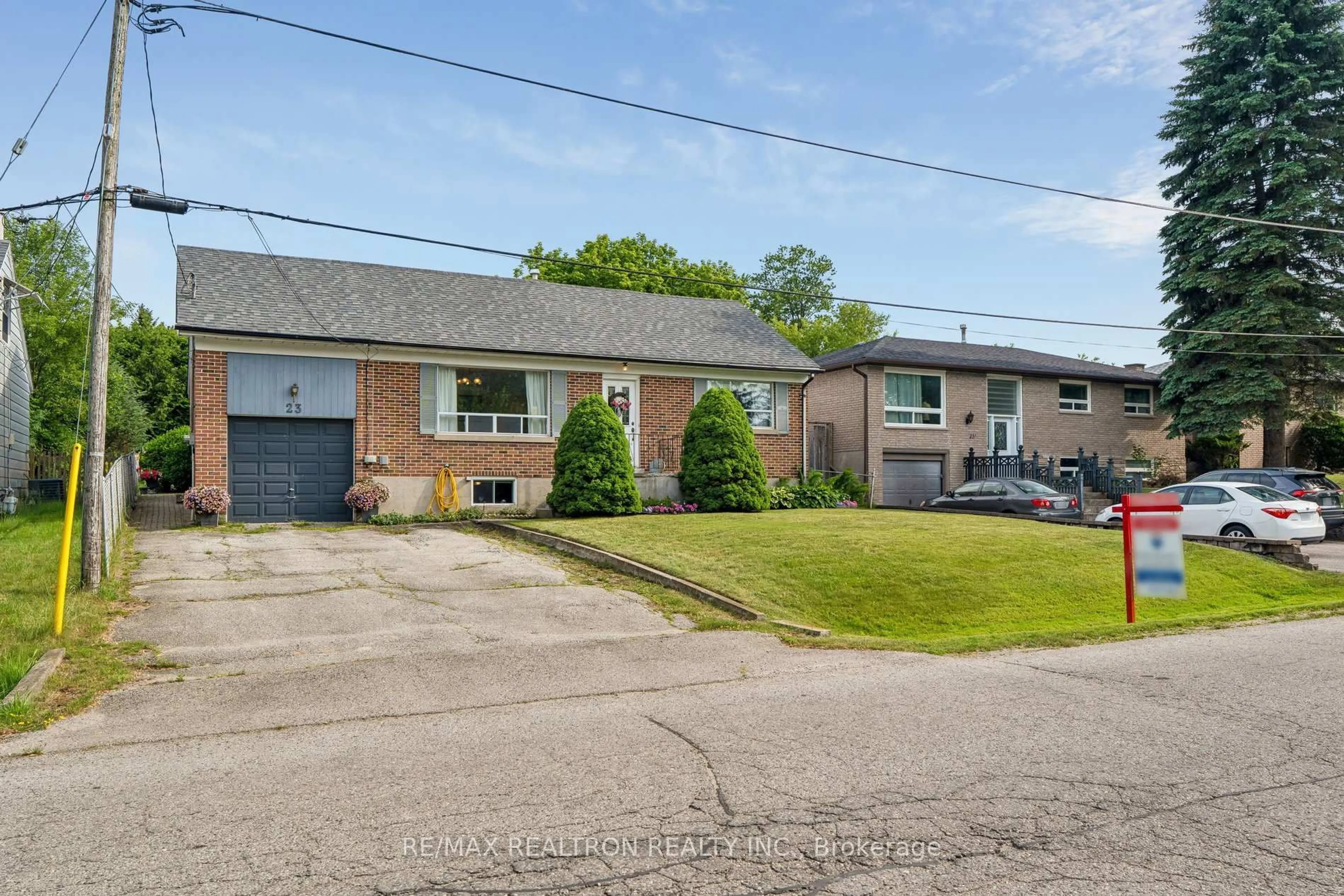 A pic from outside/outdoor area/front of a property/back of a property/a pic from drone, street for 23 George St, Richmond Hill Ontario L4E 2V7