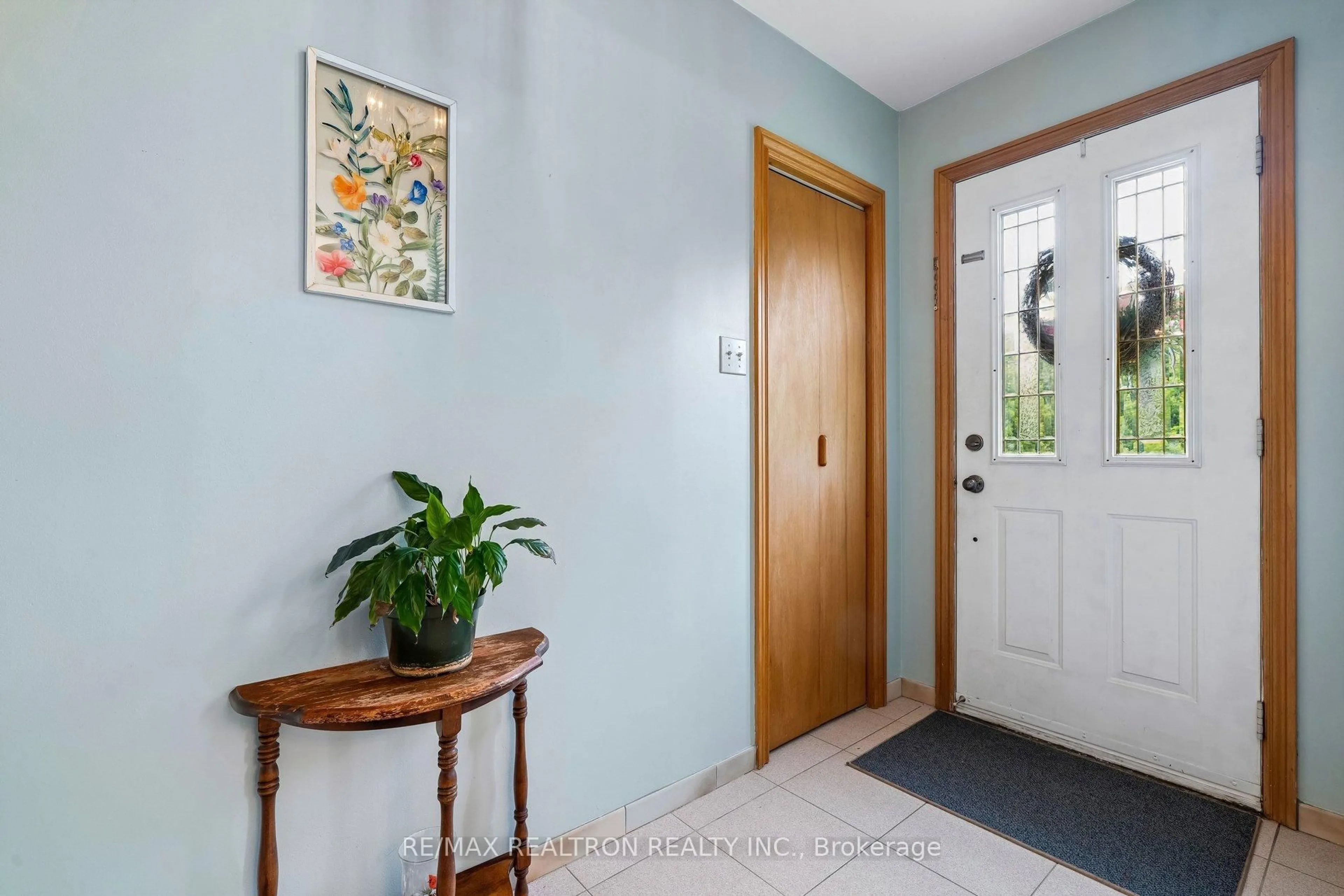 Indoor entryway for 23 George St, Richmond Hill Ontario L4E 2V7