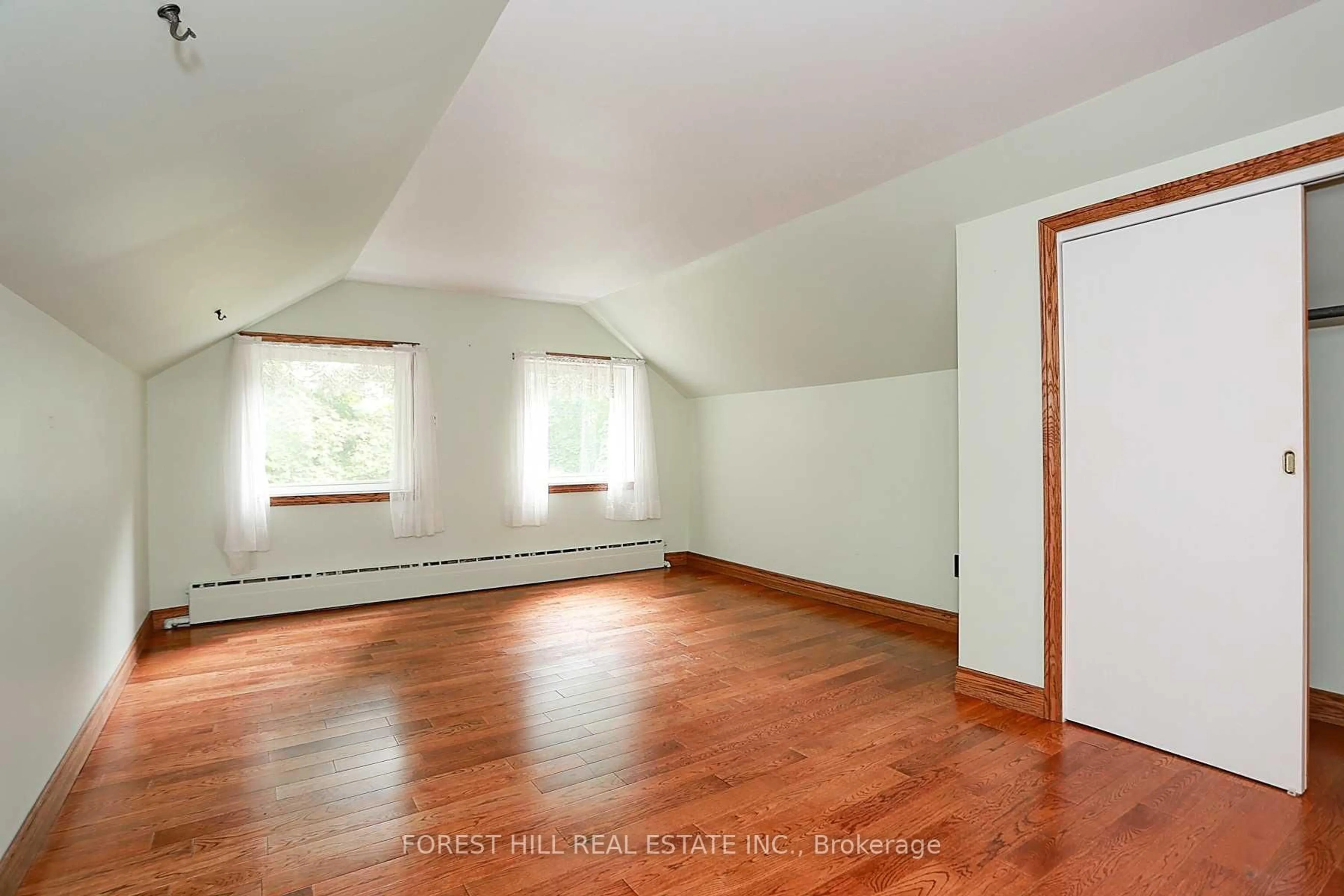 A pic of a room for 460 Main St, King Ontario L0G 1T0