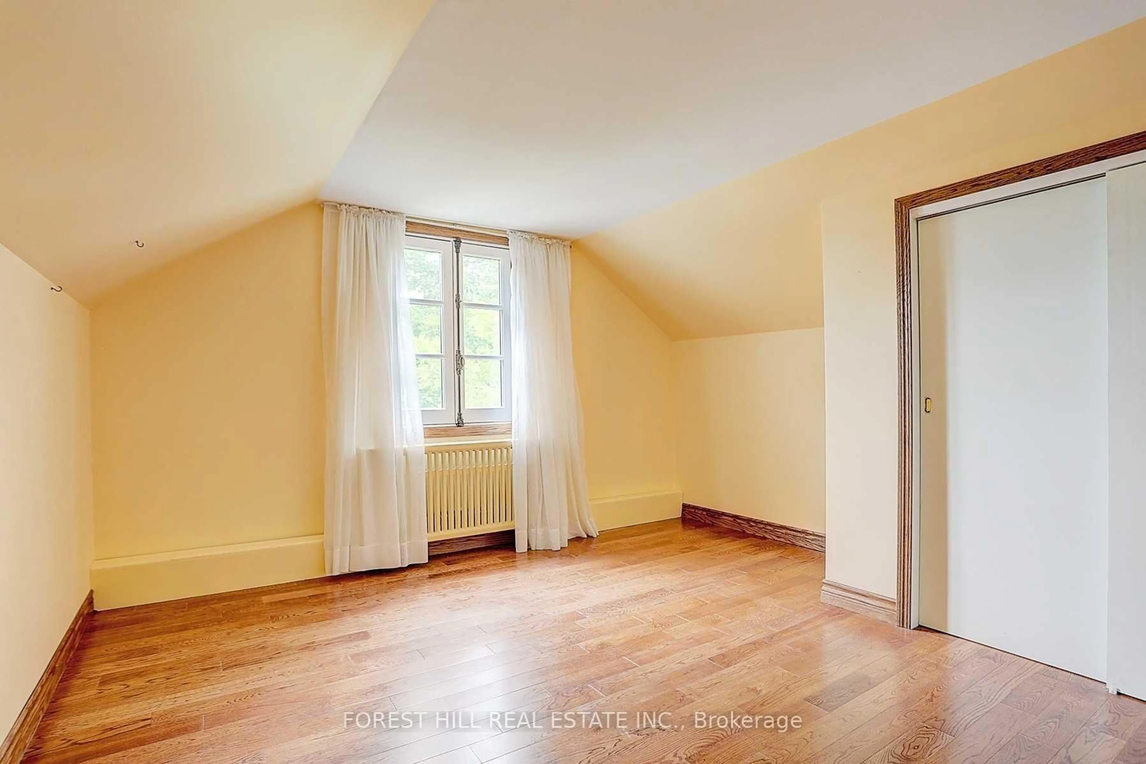 A pic of a room for 460 Main St, King Ontario L0G 1T0