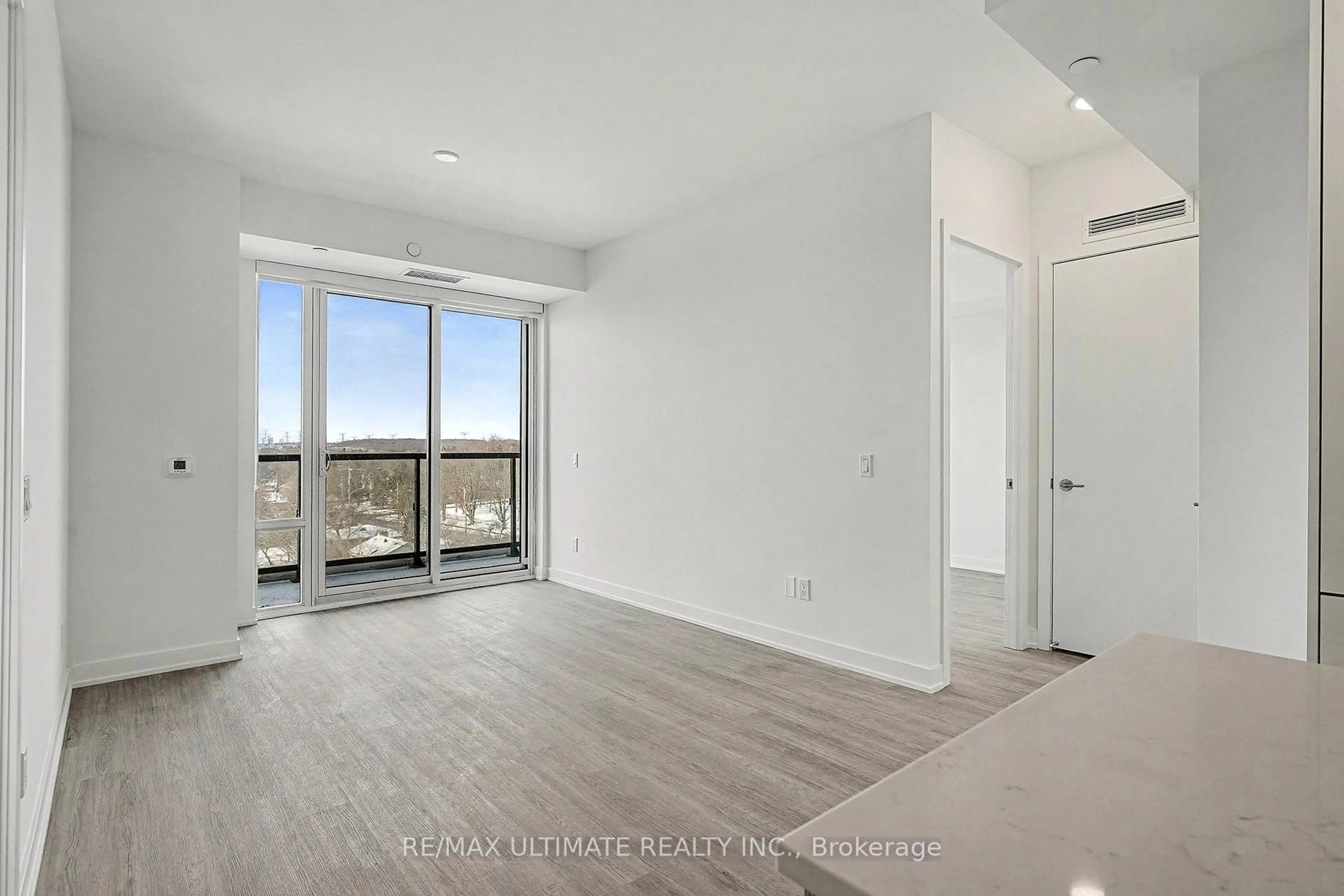 A pic of a room for 8188 Yonge St #727, Vaughan Ontario L4J 1W5