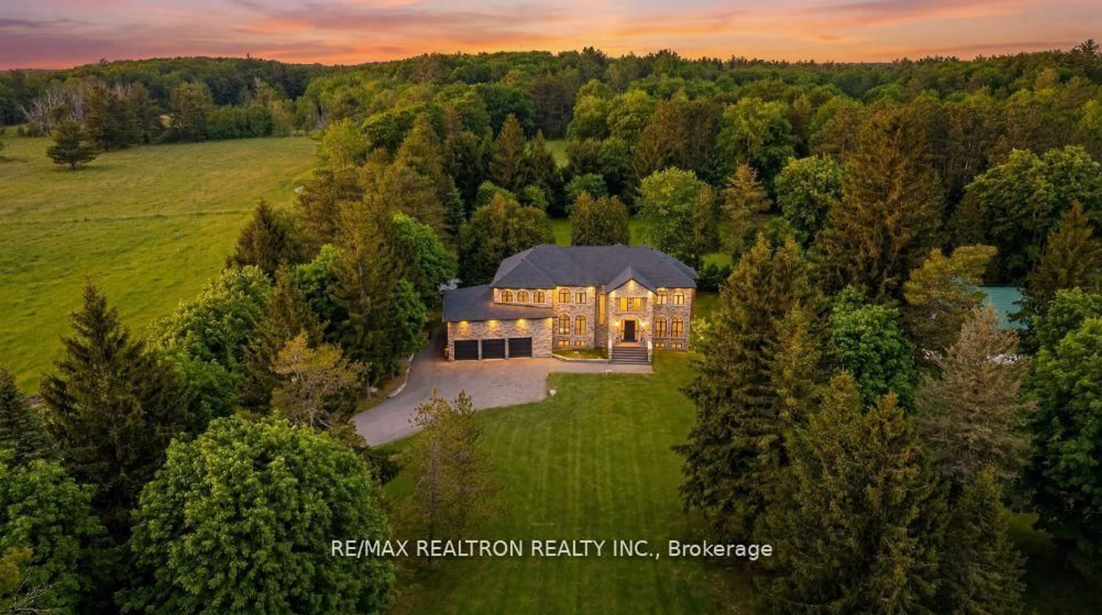 A pic from outside/outdoor area/front of a property/back of a property/a pic from drone, building for 14705 Jane St, King Ontario L7B 1A3