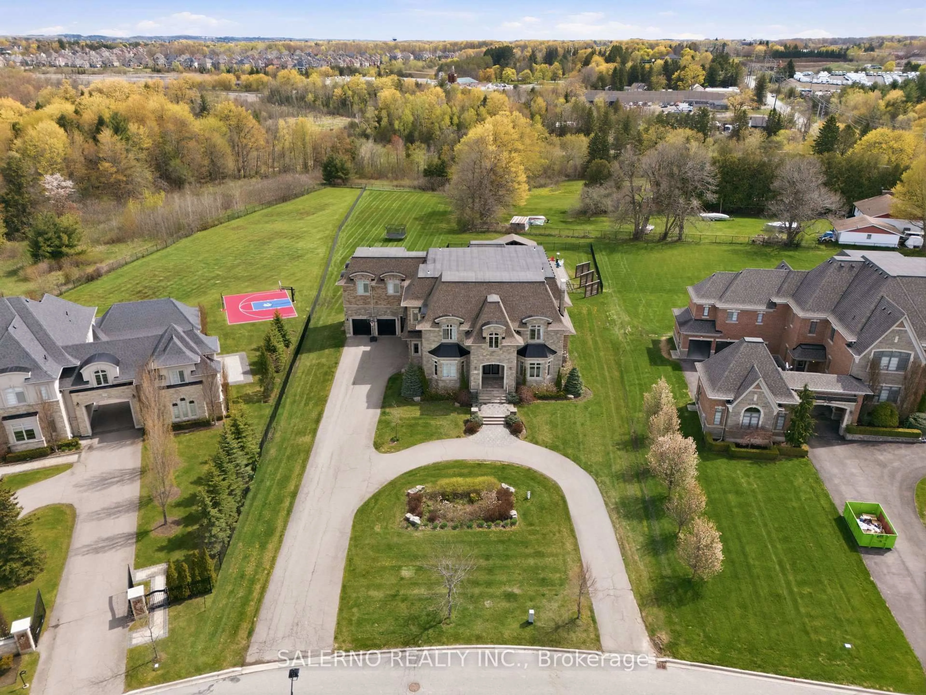 A pic from outside/outdoor area/front of a property/back of a property/a pic from drone, street for 21 Stallions Crt, Vaughan Ontario L6A 4V5