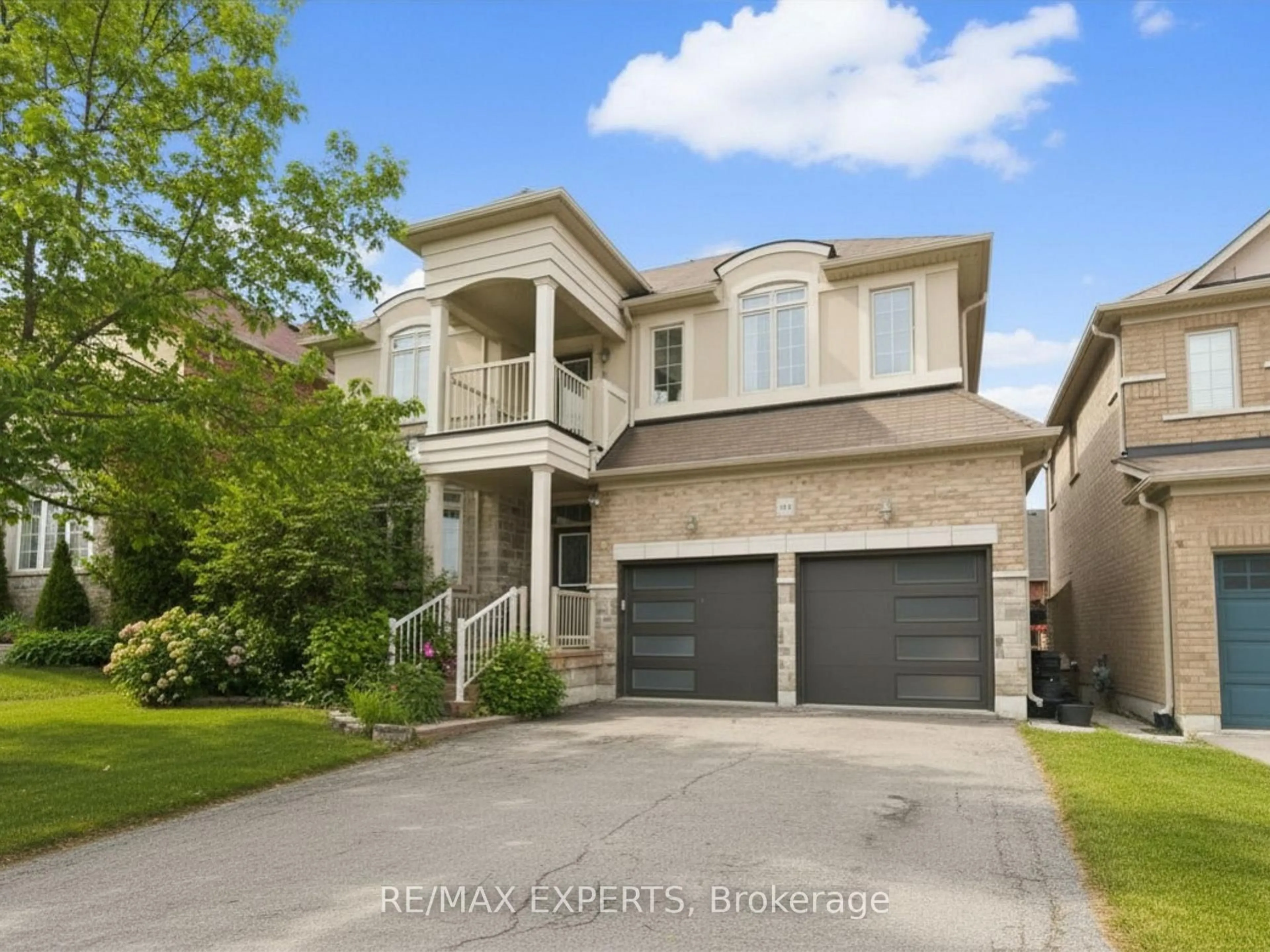 Home with brick exterior material, street for 847 Memorial Circ, Newmarket Ontario L3X 0B3