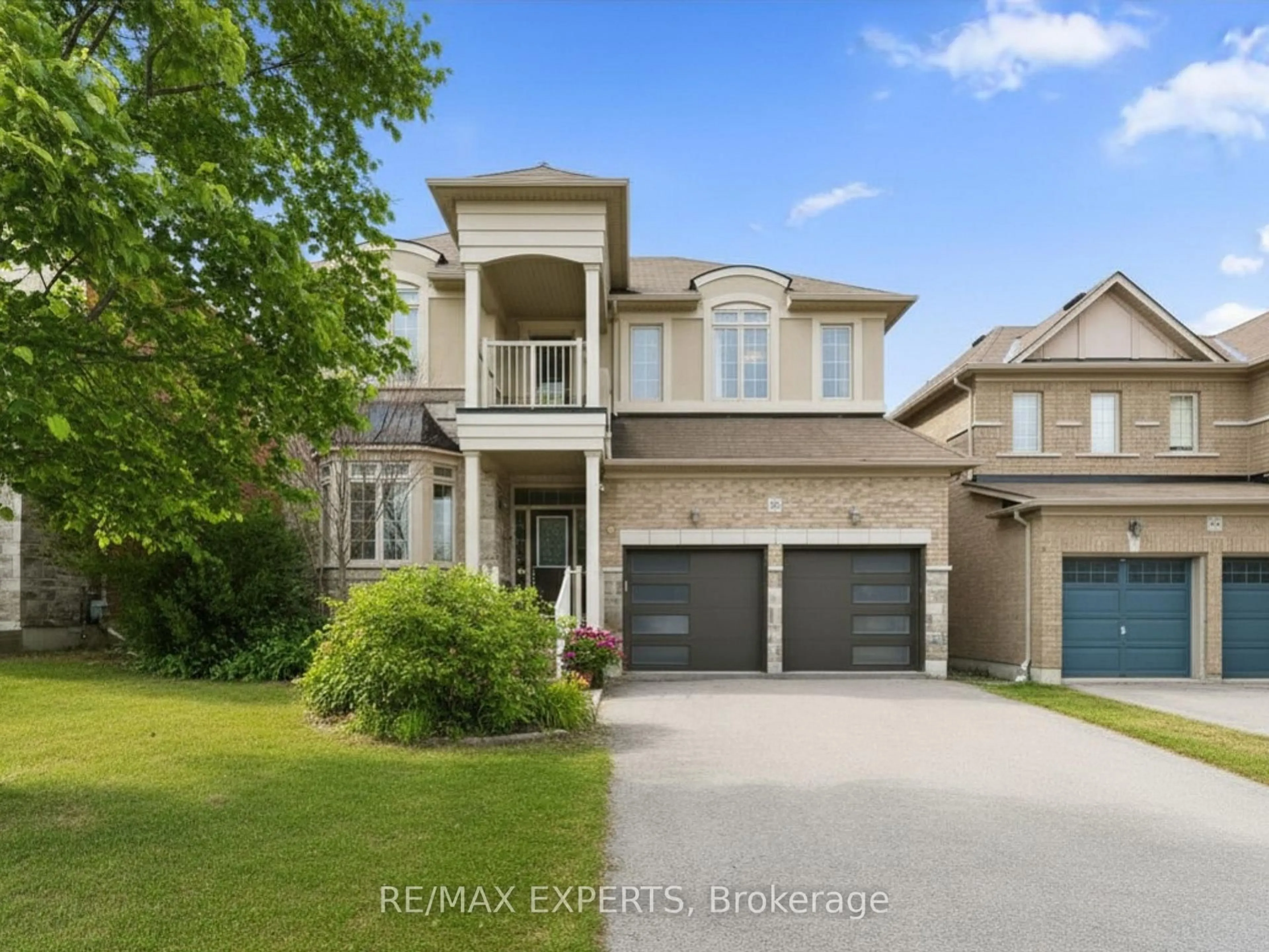 Home with brick exterior material, street for 847 Memorial Circ, Newmarket Ontario L3X 0B3