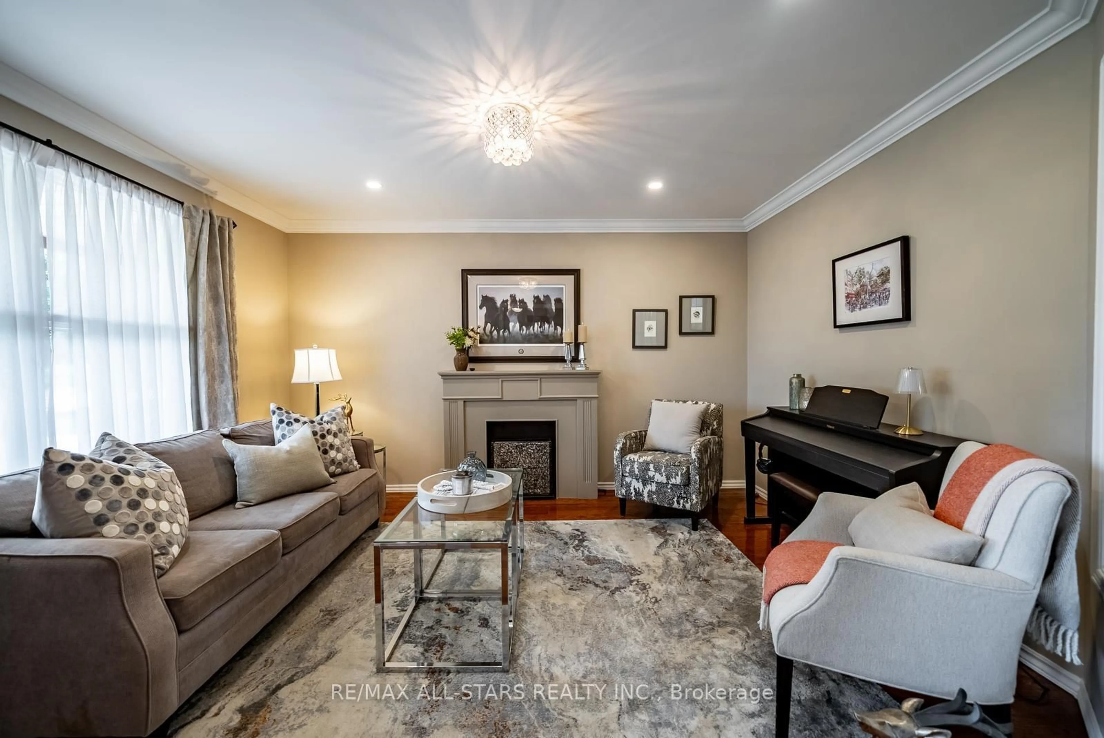 Living room with furniture, unknown for 245 Cam Fella Blvd, Whitchurch-Stouffville Ontario L4A 7J5