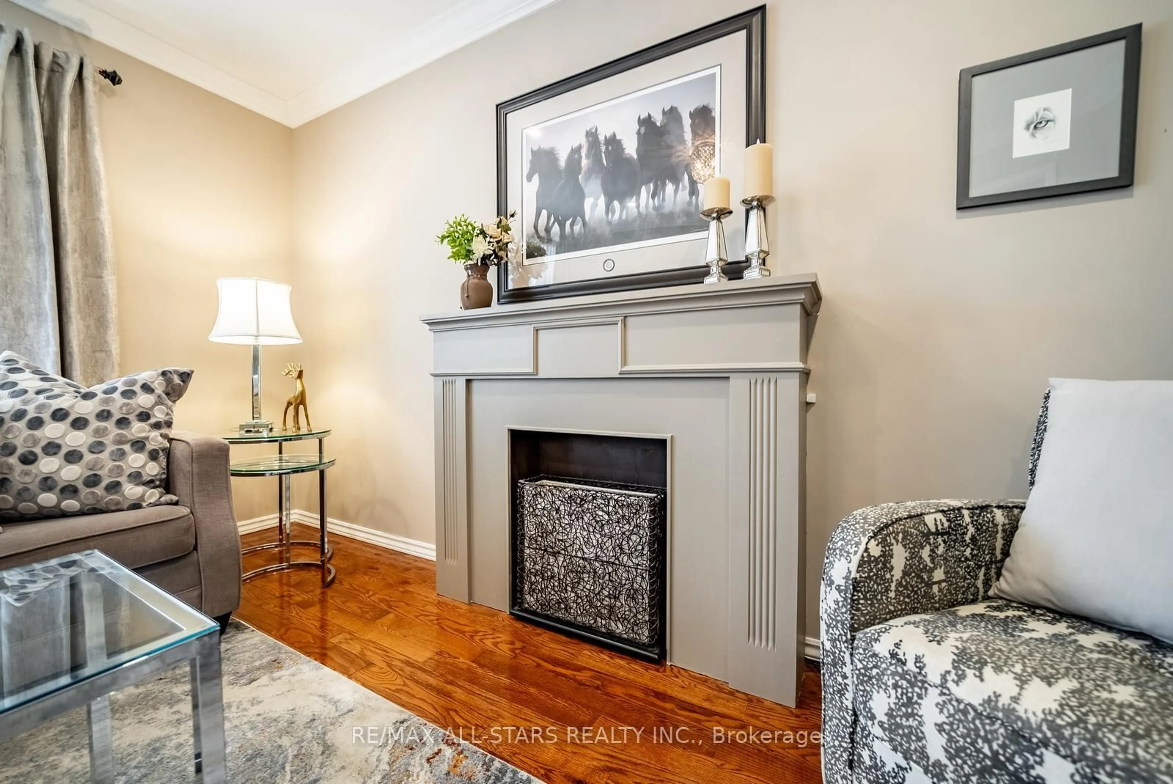 Living room with furniture, unknown for 245 Cam Fella Blvd, Whitchurch-Stouffville Ontario L4A 7J5