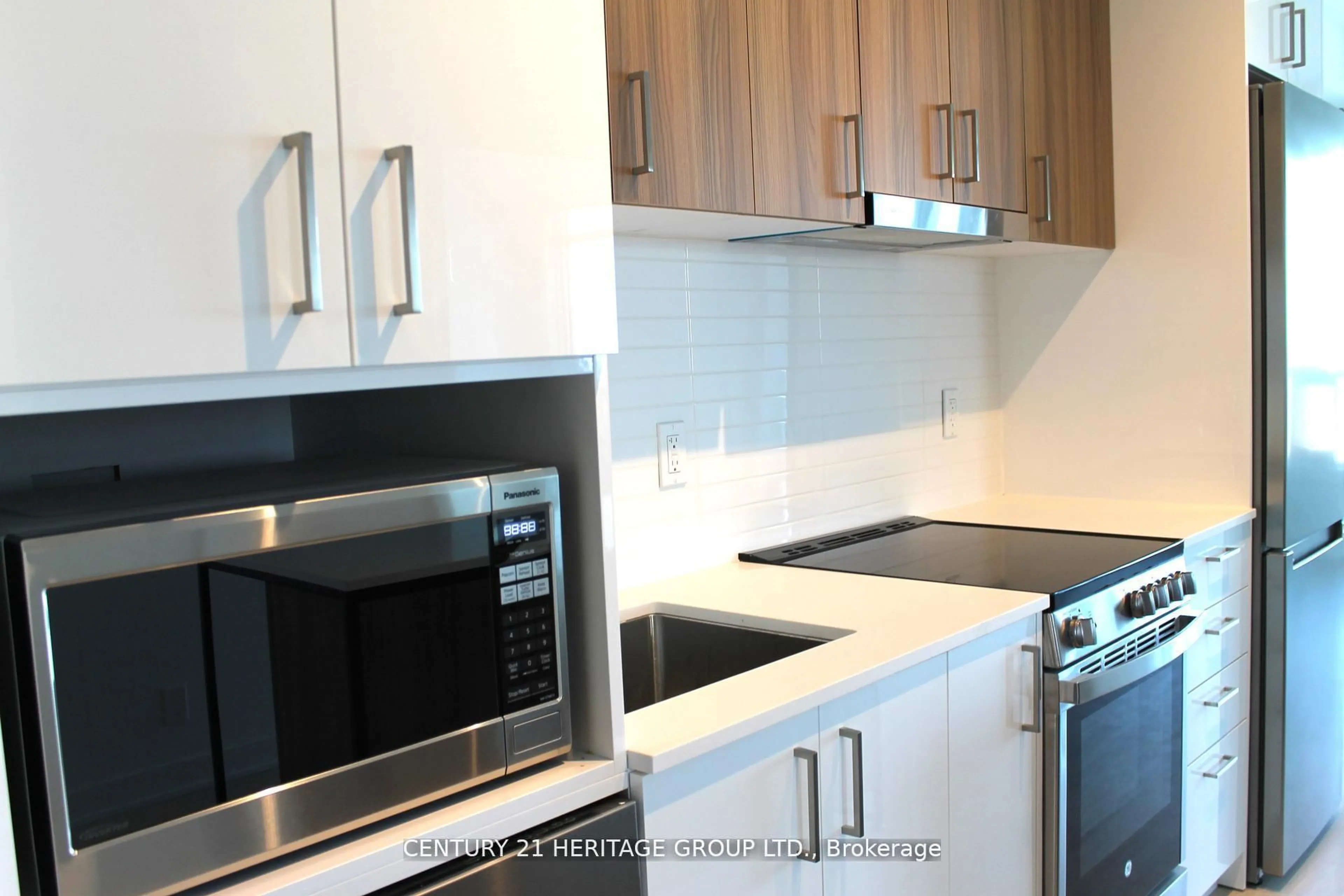 Standard kitchen, wood/laminate floor for 30 Upper Mall Way #A3410, Vaughan Ontario L4J 0L7