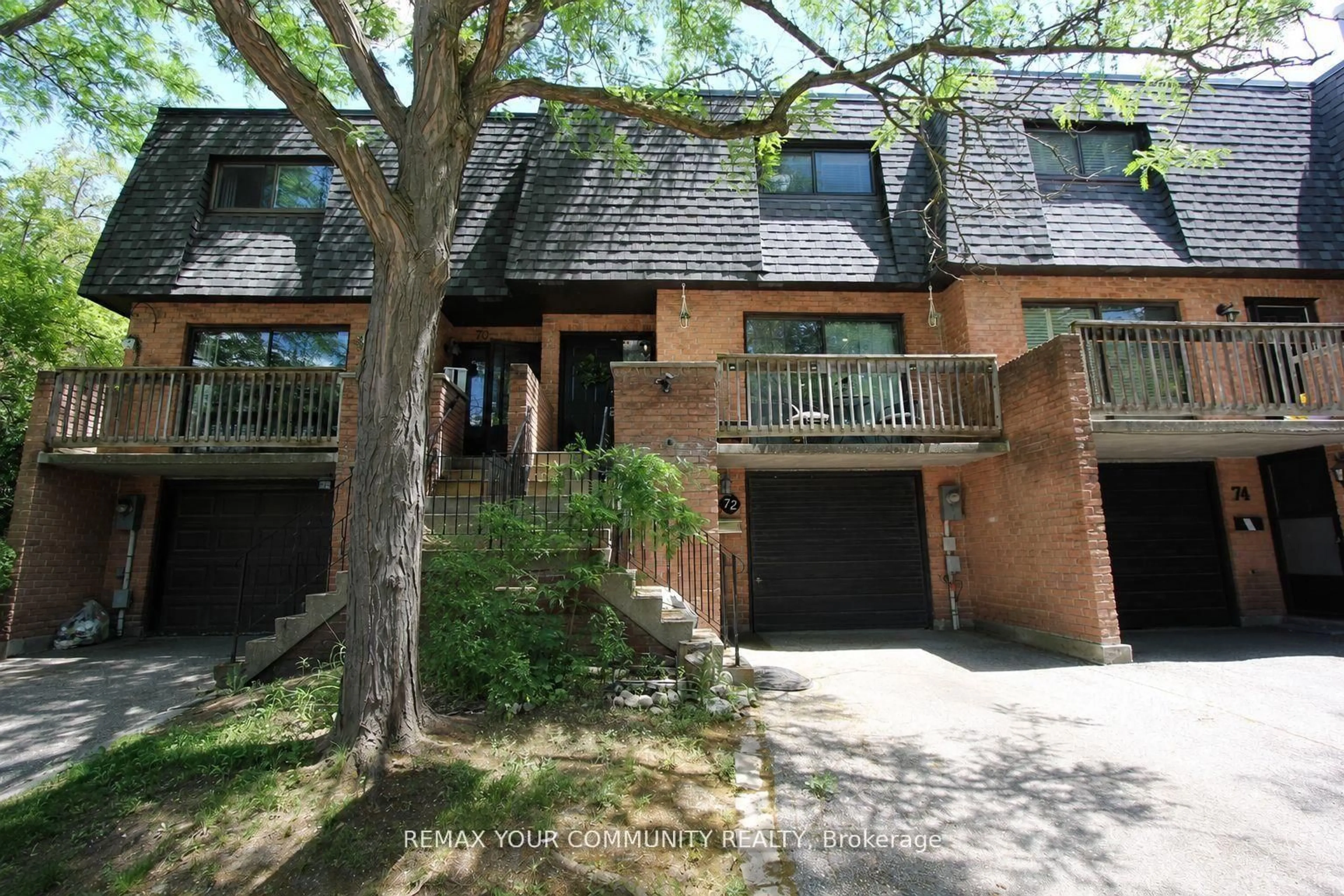 Home with brick exterior material, street for 72 Ashglen Way #16, Markham Ontario L3R 3A7