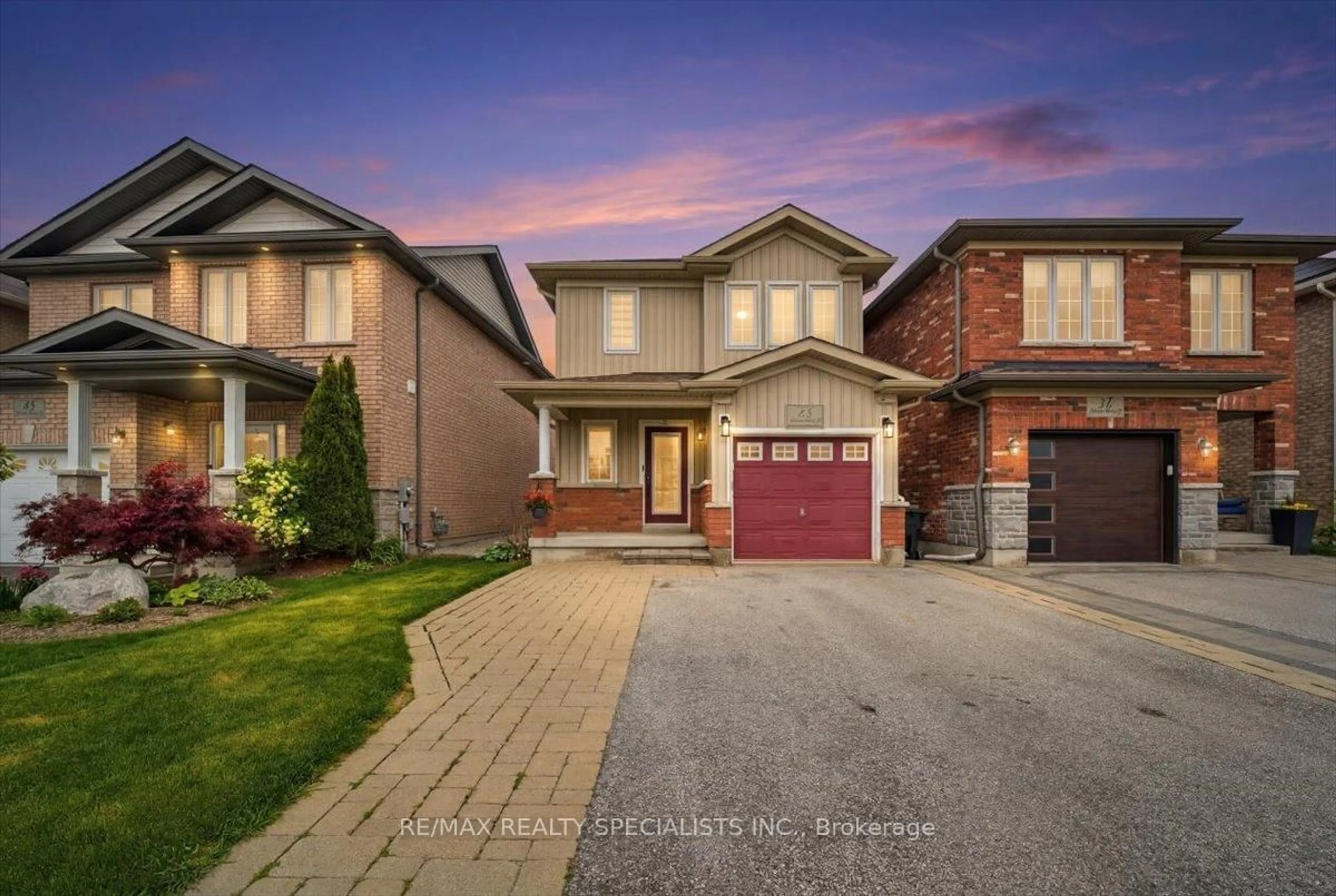 Home with brick exterior material, street for 41 Armstrong Cres, Bradford West Gwillimbury Ontario L3Z 0L1