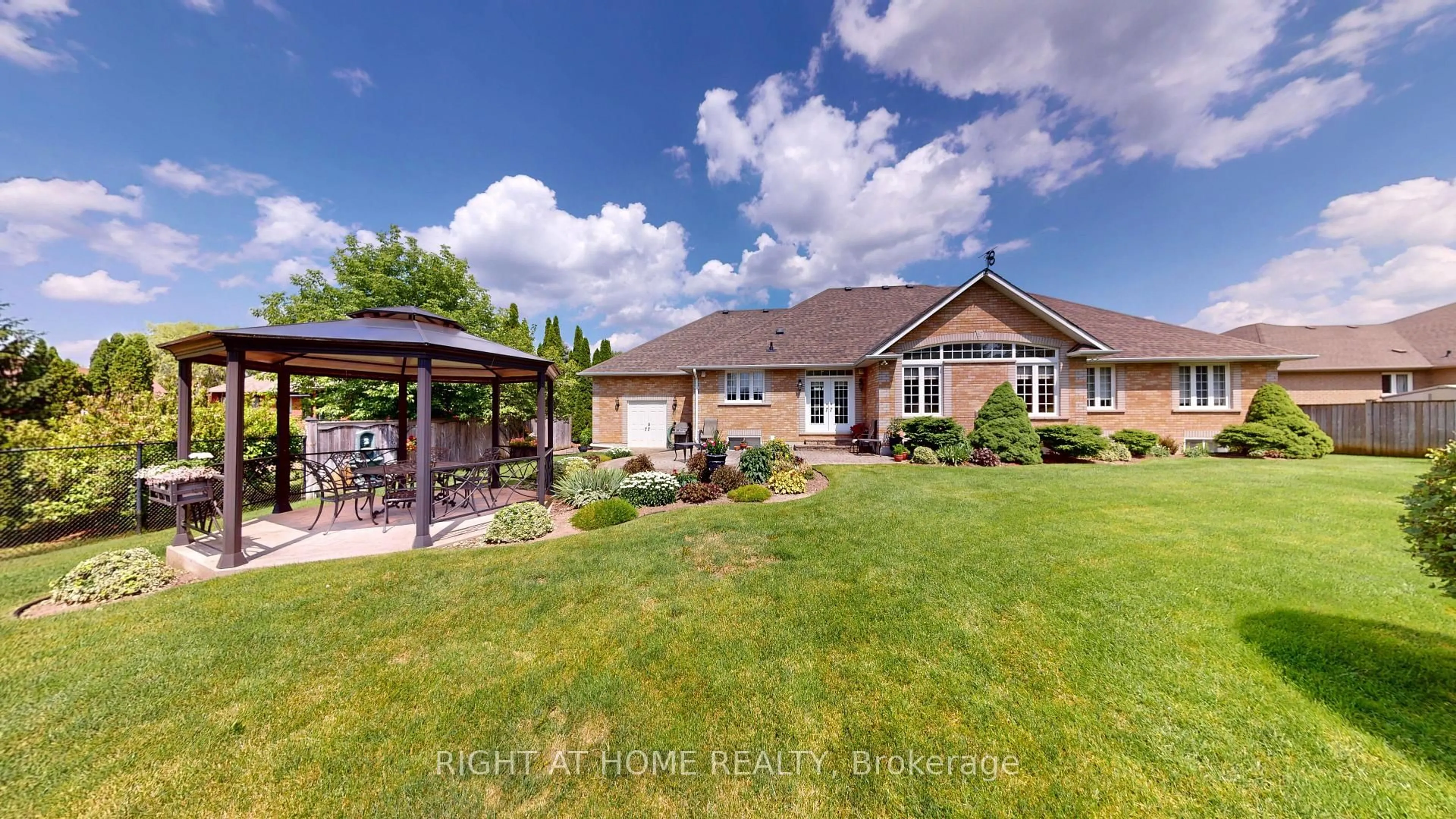 A pic from outside/outdoor area/front of a property/back of a property/a pic from drone, water/lake/river/ocean view for 35 Golfview Blvd, Bradford West Gwillimbury Ontario L3Z 3Z1