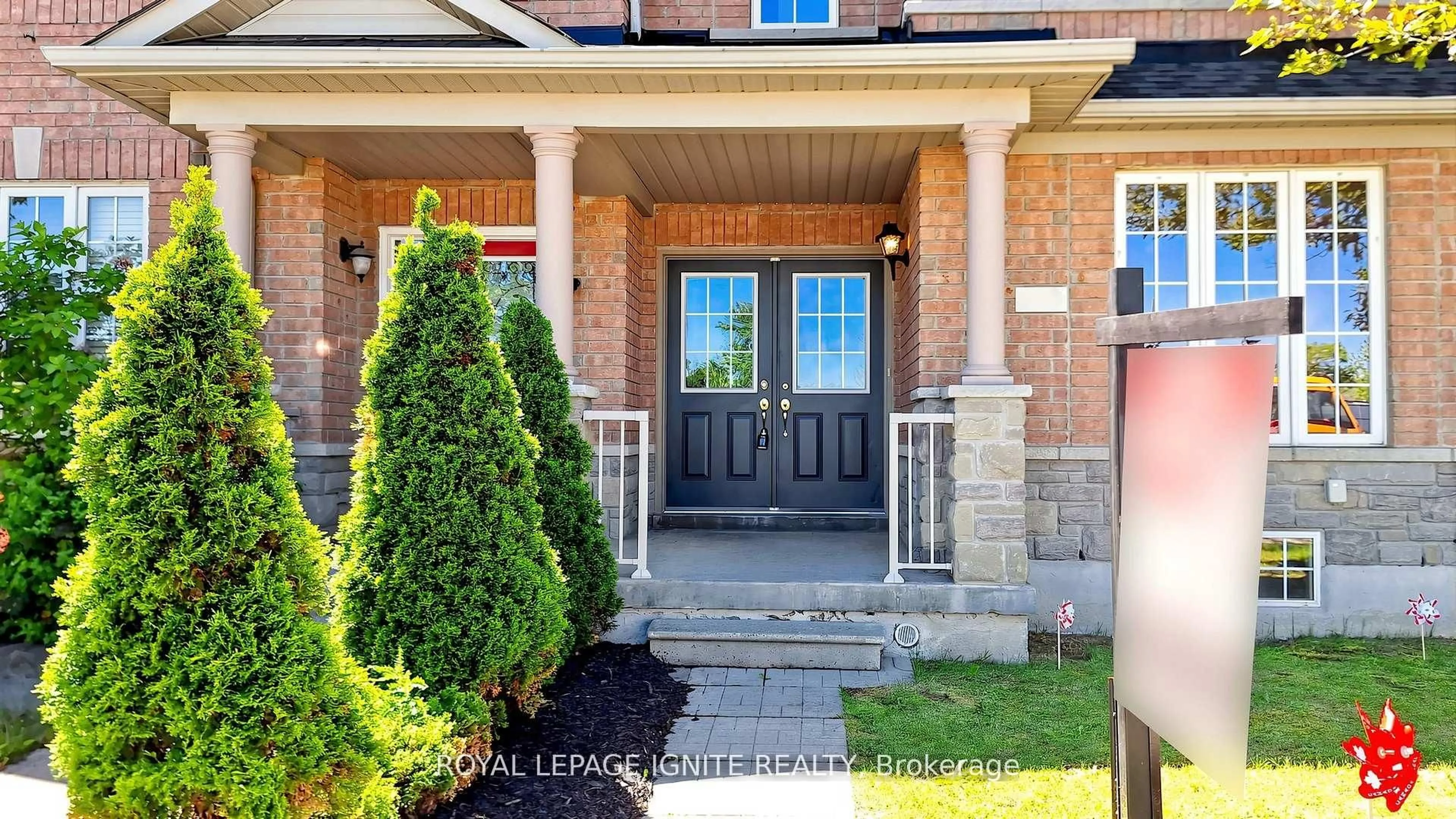 Home with brick exterior material, street for 550 Hoover Park Dr, Whitchurch-Stouffville Ontario L4A 0S8