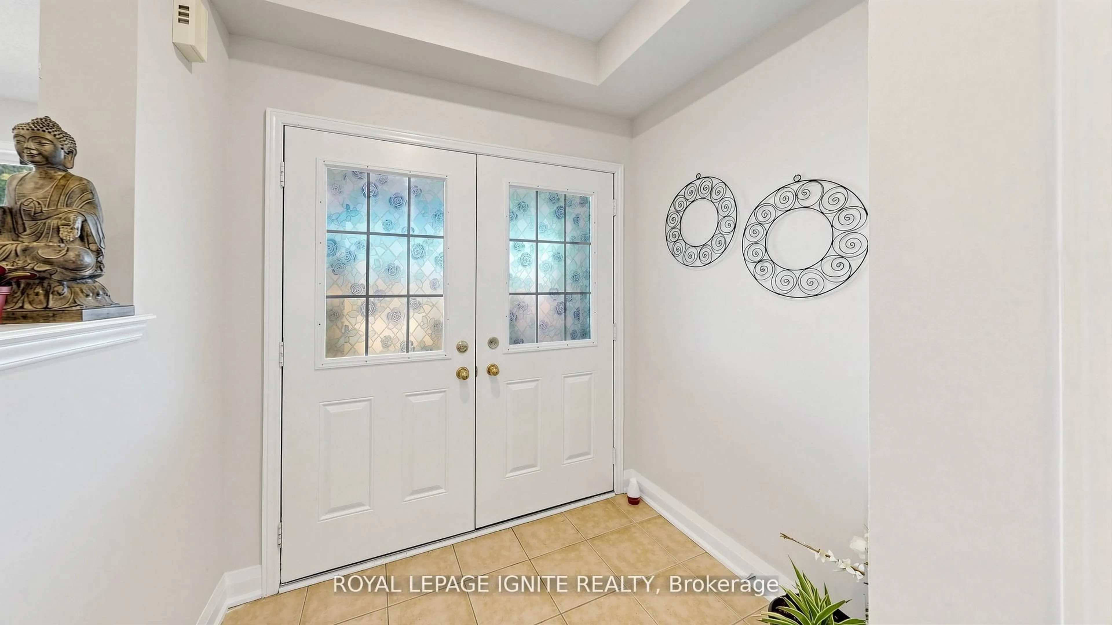 Indoor entryway for 550 Hoover Park Dr, Whitchurch-Stouffville Ontario L4A 0S8