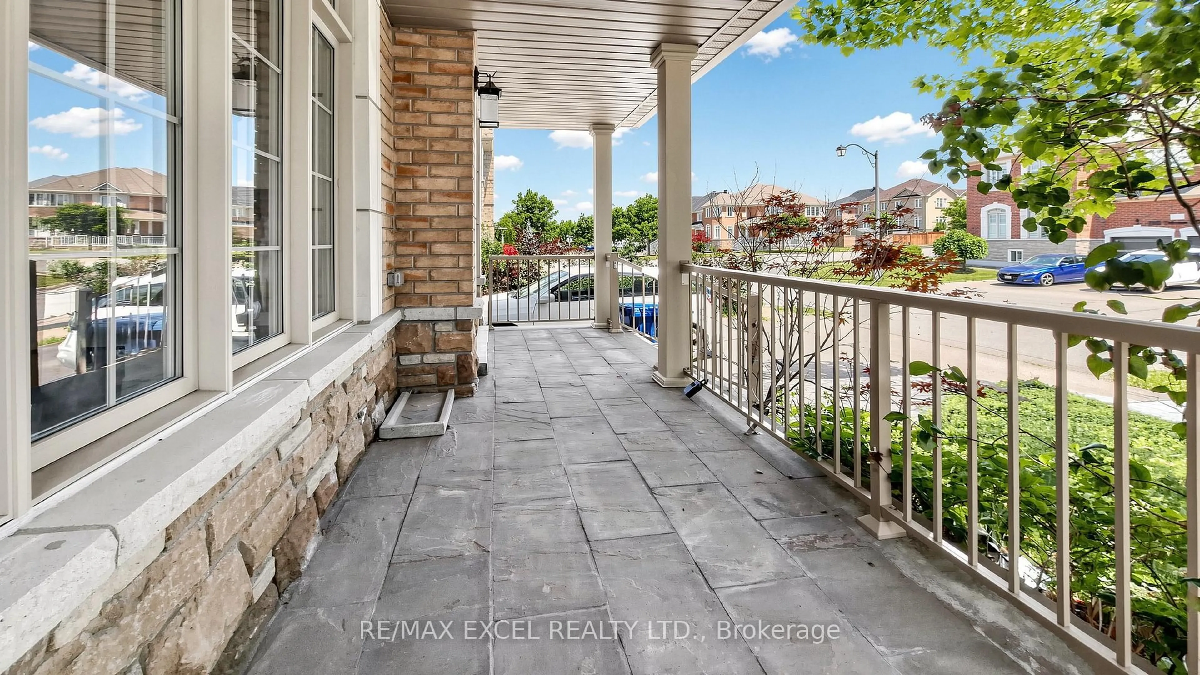 Patio, street for 1062 Blackhall Cres, Newmarket Ontario L3X 0B3