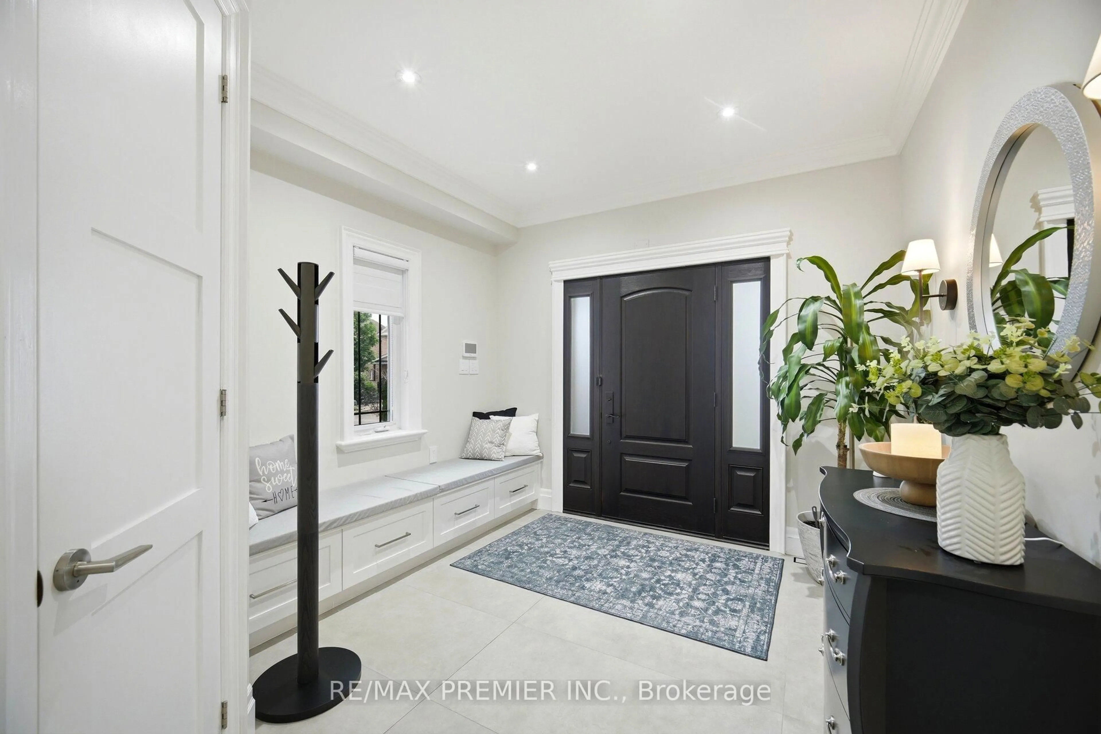 Indoor entryway for 25 Andrew Hill Dr, Vaughan Ontario L4H 0H3