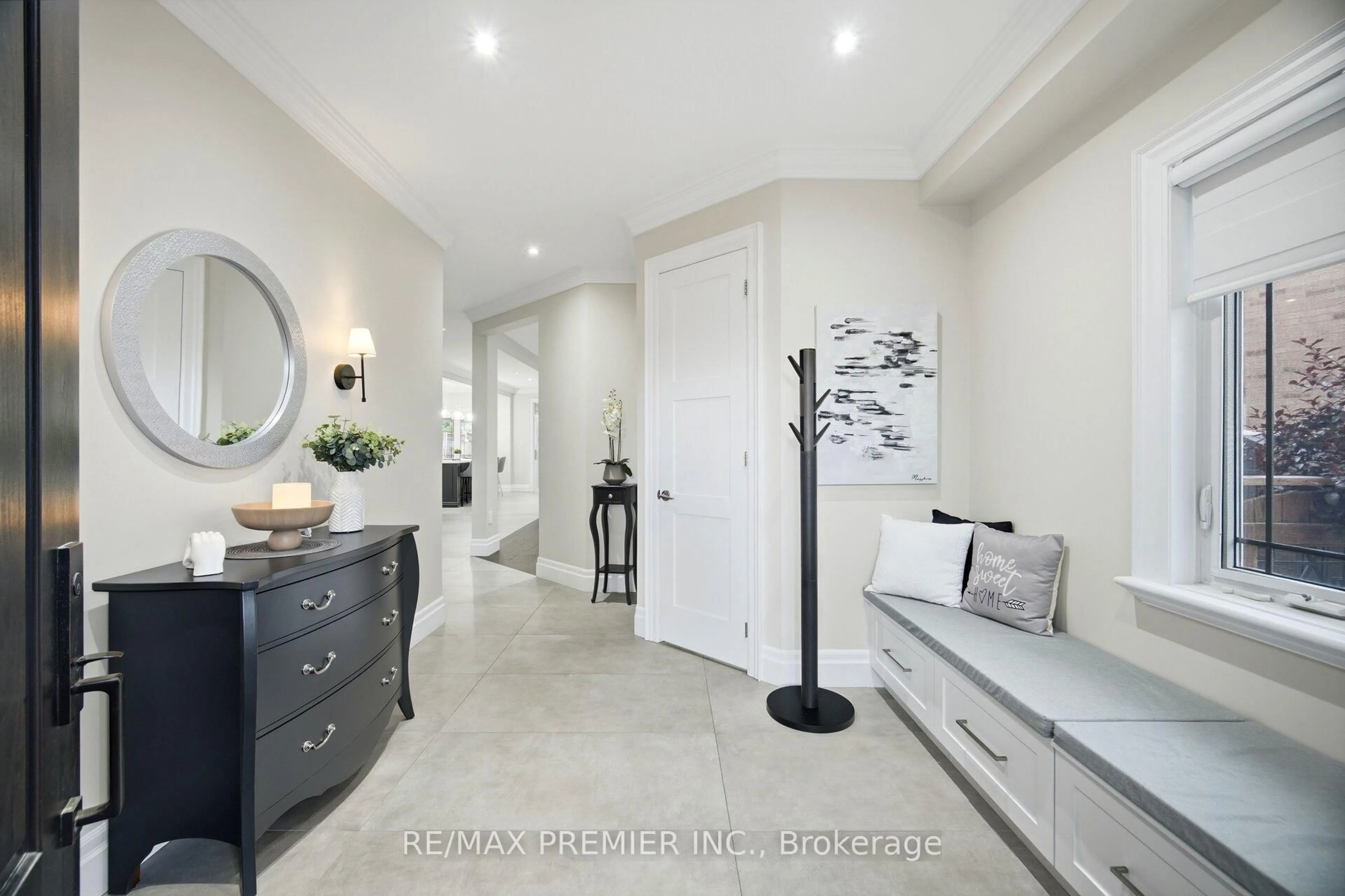 Indoor entryway for 25 Andrew Hill Dr, Vaughan Ontario L4H 0H3