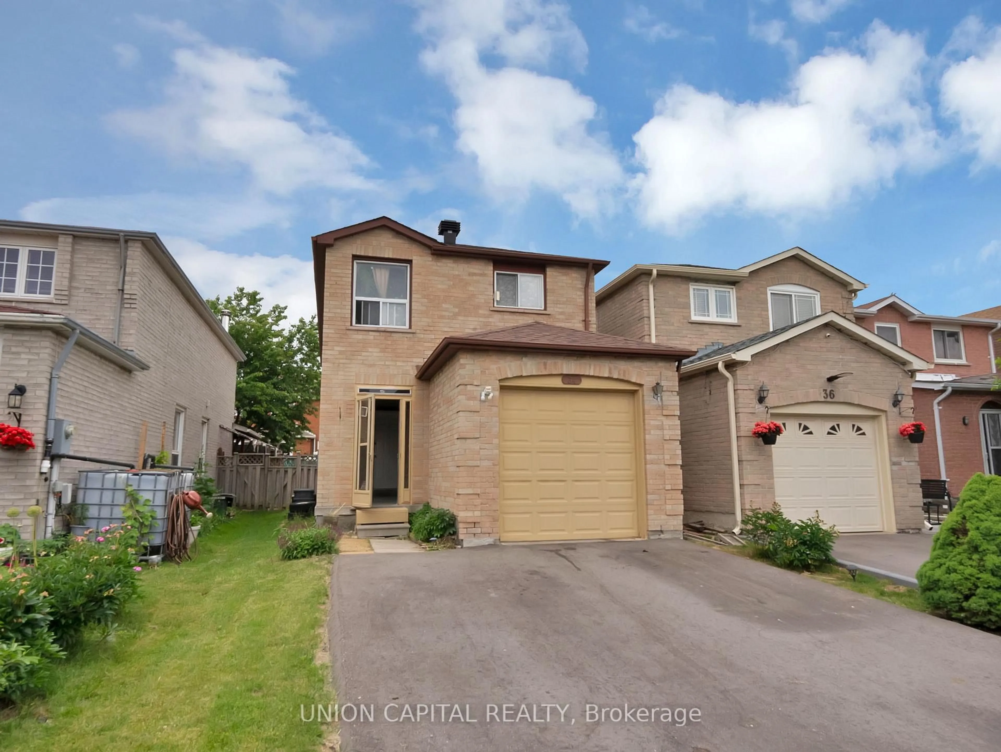 A pic from outside/outdoor area/front of a property/back of a property/a pic from drone, street for 34 Timbers Circ, Markham Ontario L3S 1E4
