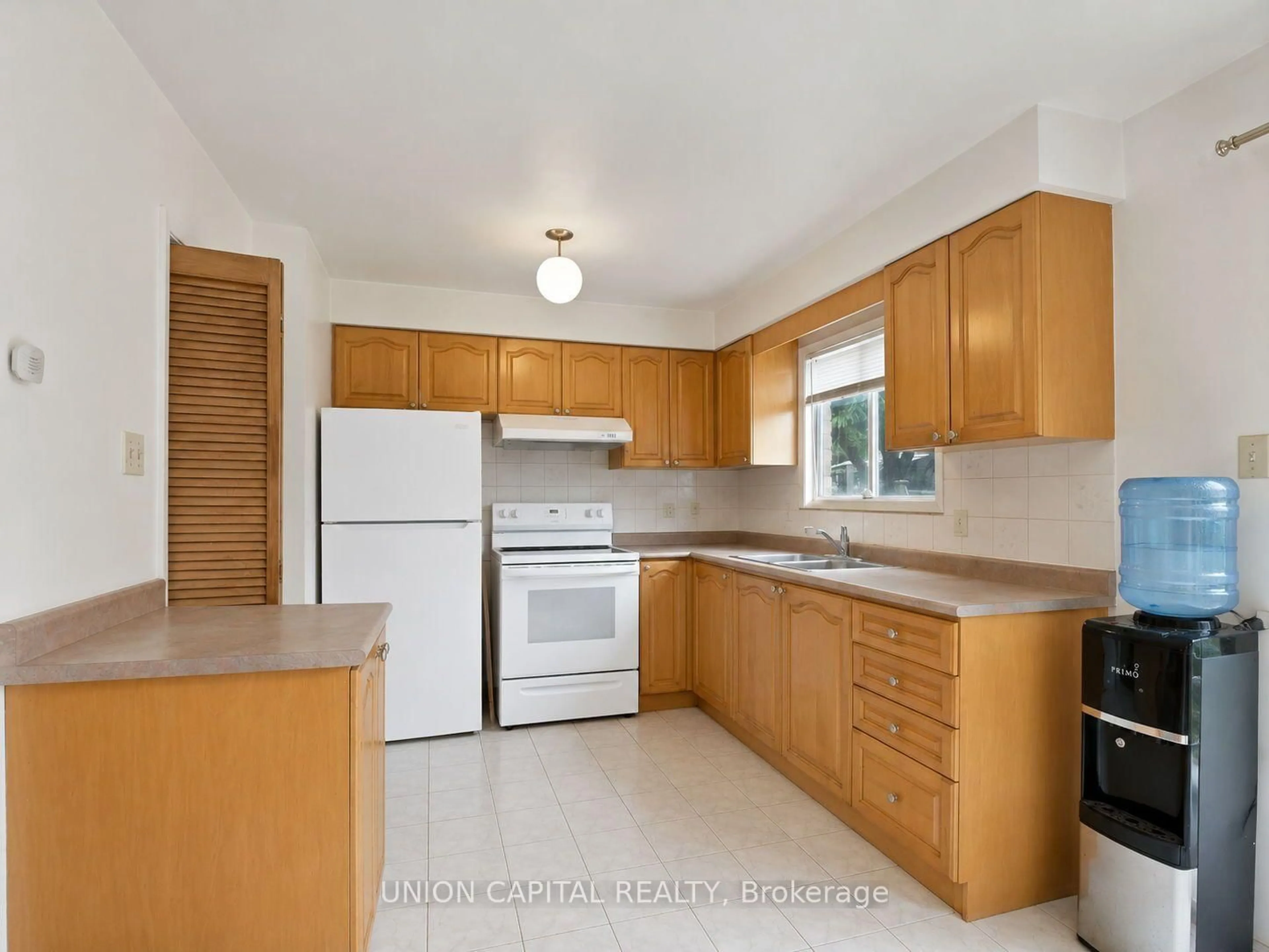 Standard kitchen, unknown for 34 Timbers Circ, Markham Ontario L3S 1E4