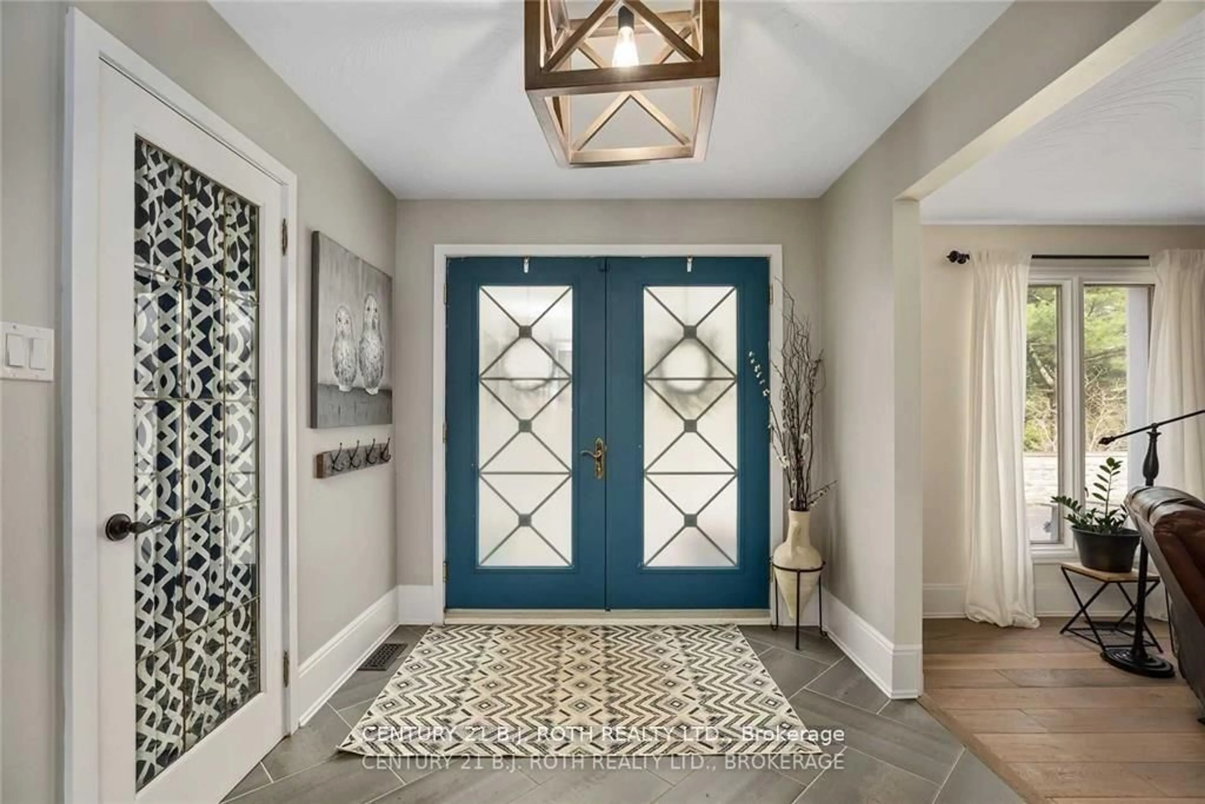 Indoor entryway for 3274 Liah Lane, Innisfil Ontario L9S 2B4