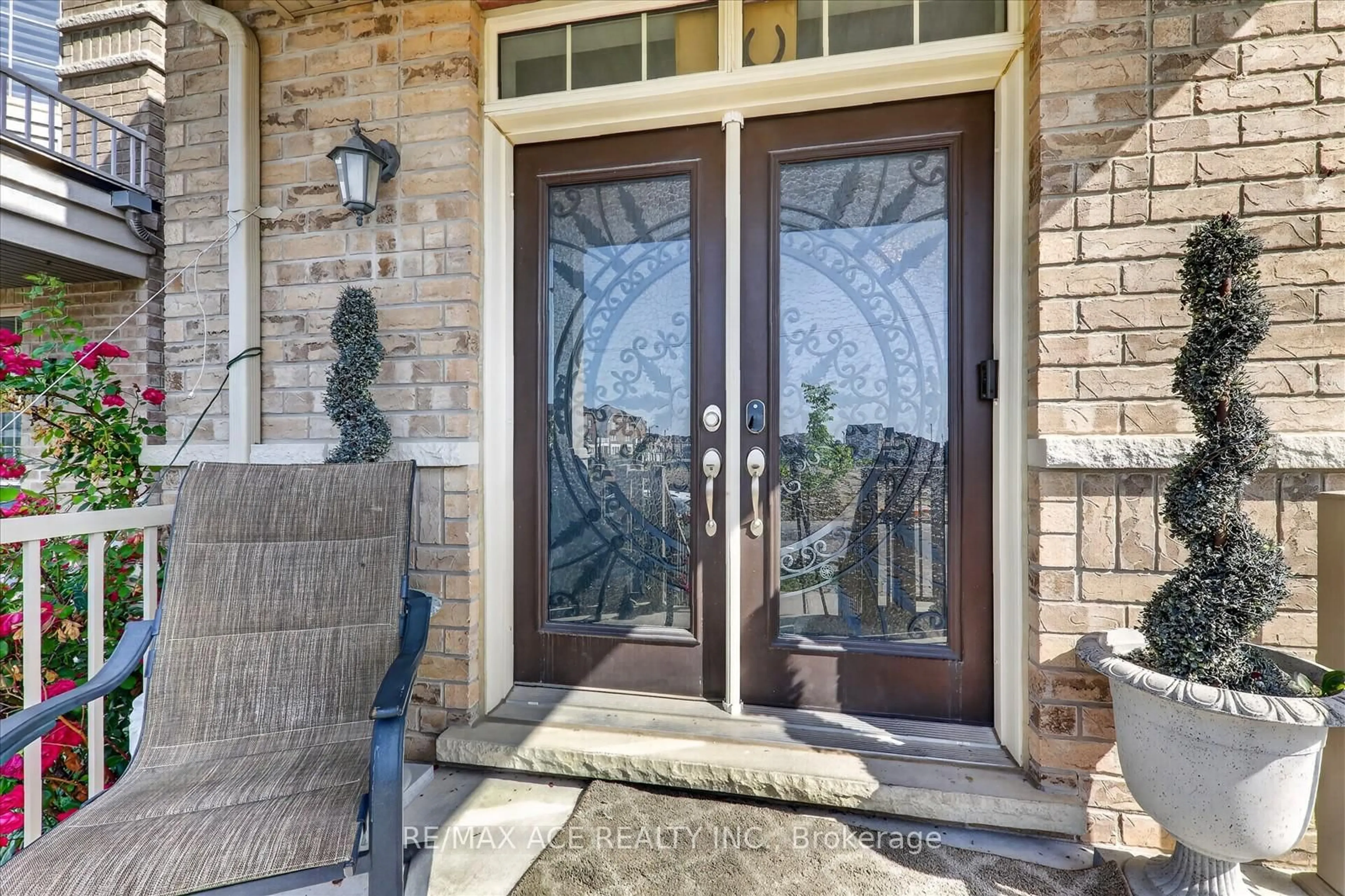 Indoor entryway for 10 Andreeta Dr, Vaughan Ontario L4H 4H2
