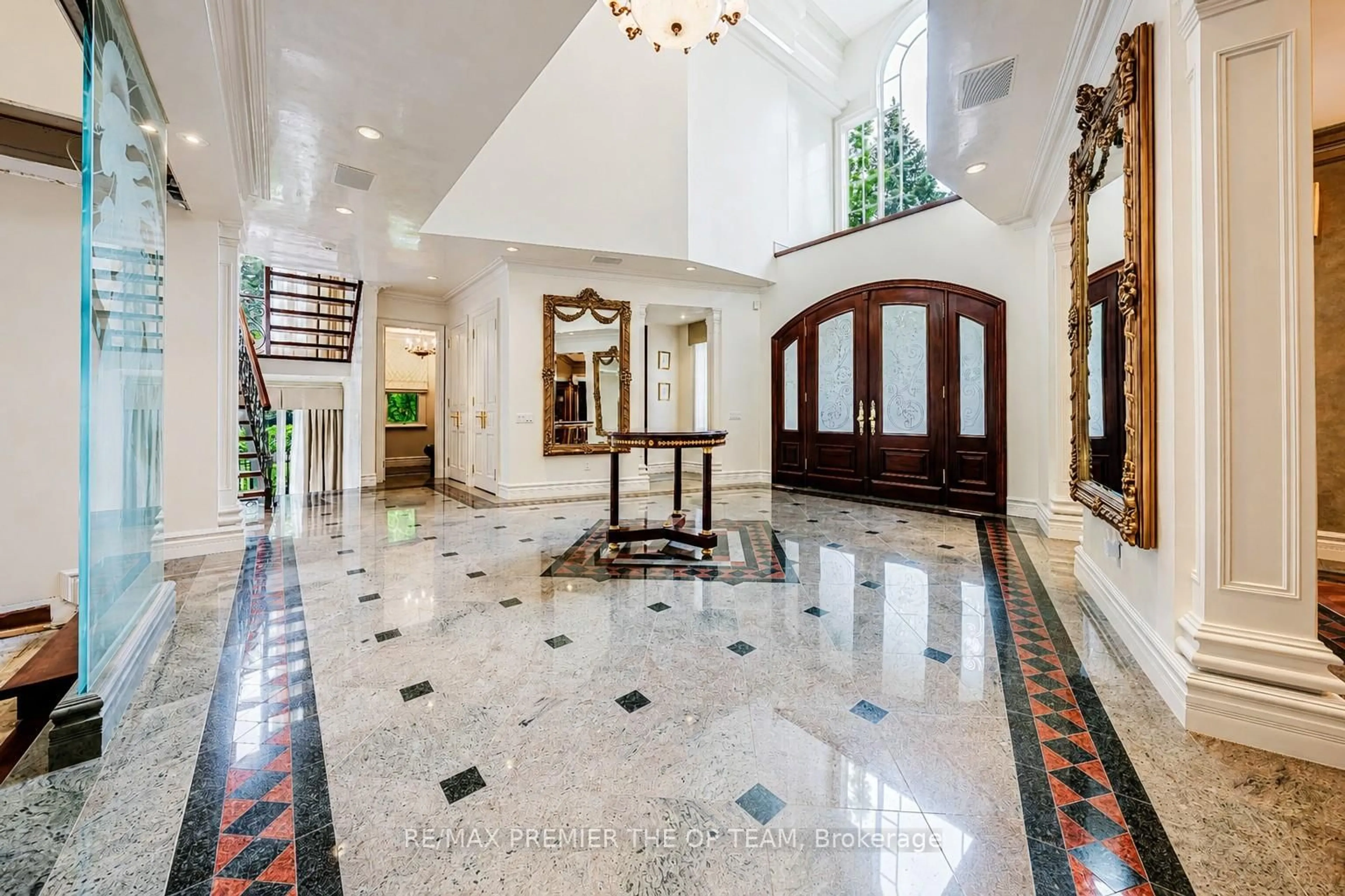 Indoor foyer for 43 Cowan Dr, Vaughan Ontario L4L 7H4