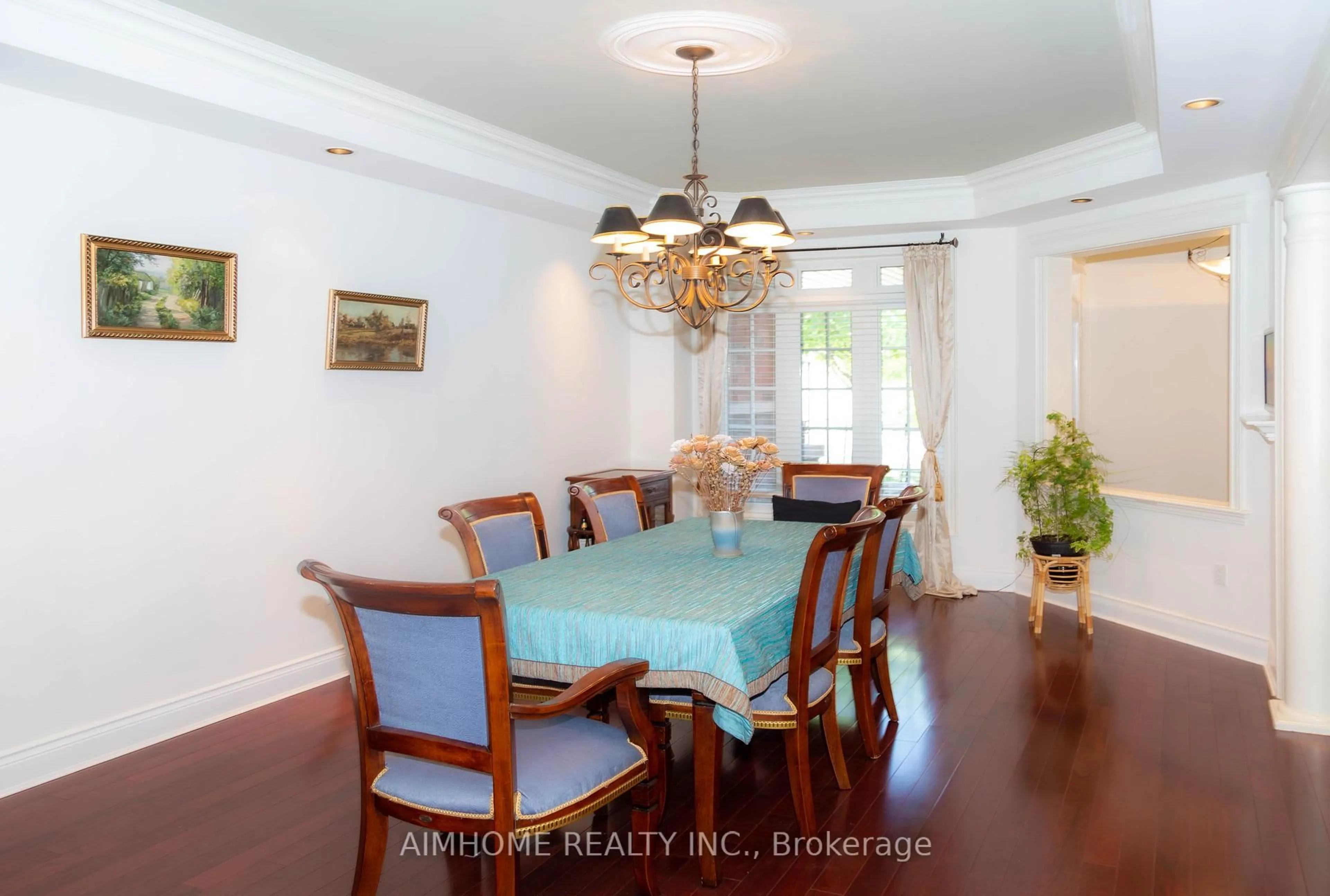 Dining room, wood/laminate floor for 61 Westbury Crt, Richmond Hill Ontario L4S 2L2
