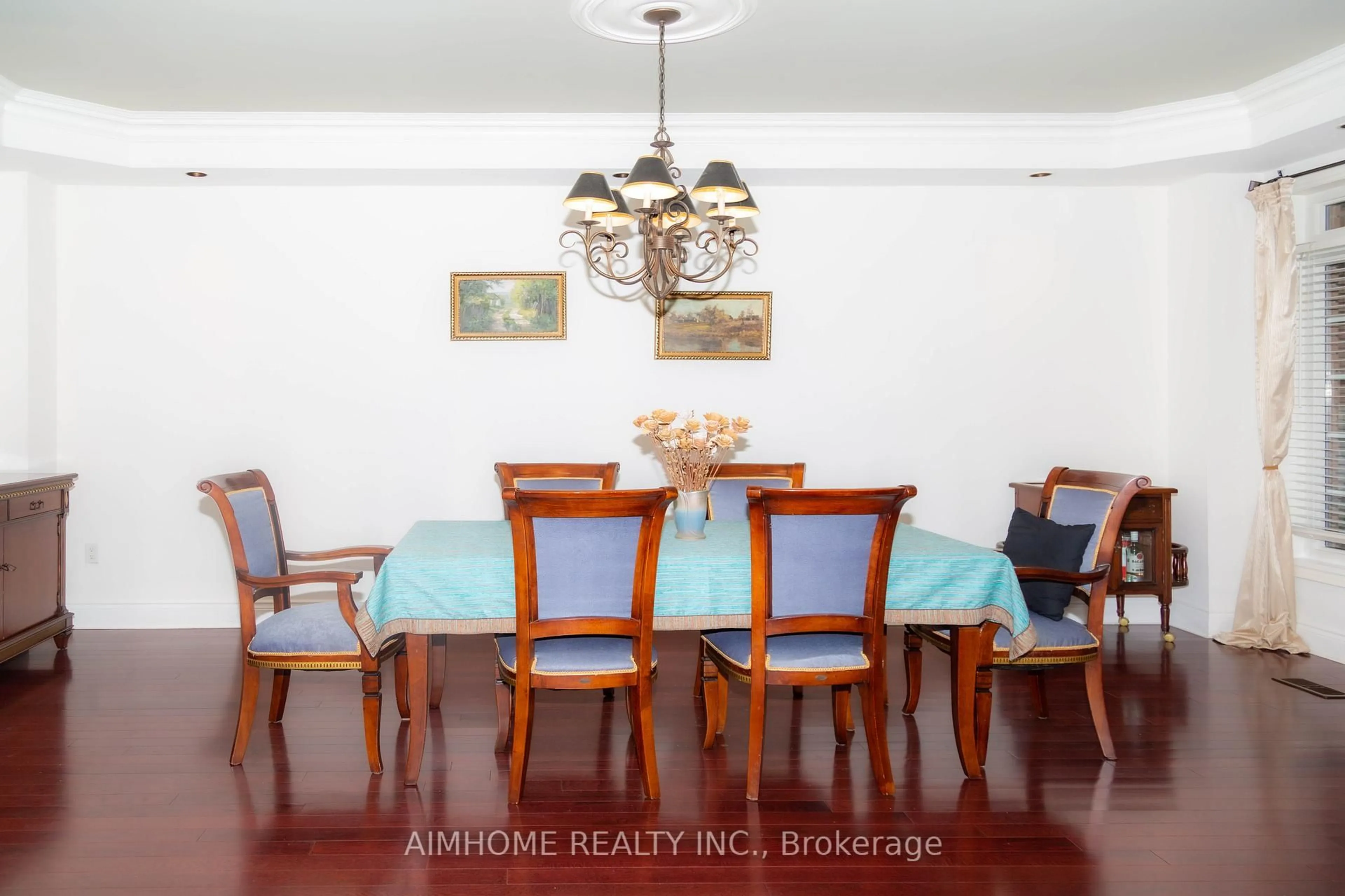 Dining room, wood/laminate floor for 61 Westbury Crt, Richmond Hill Ontario L4S 2L2