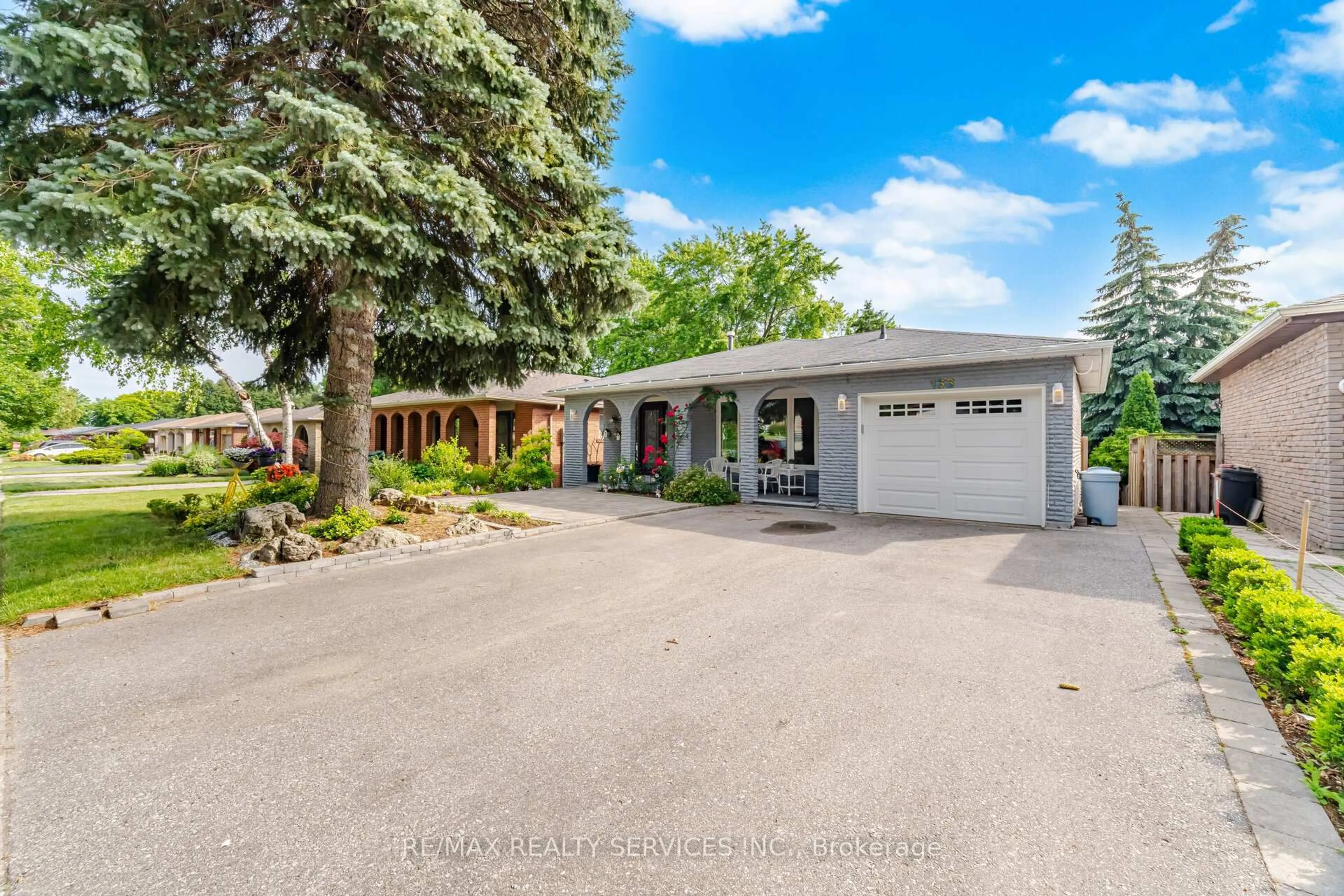 Unknown for 133 Romfield Crct, Markham Ontario L3T 3H7