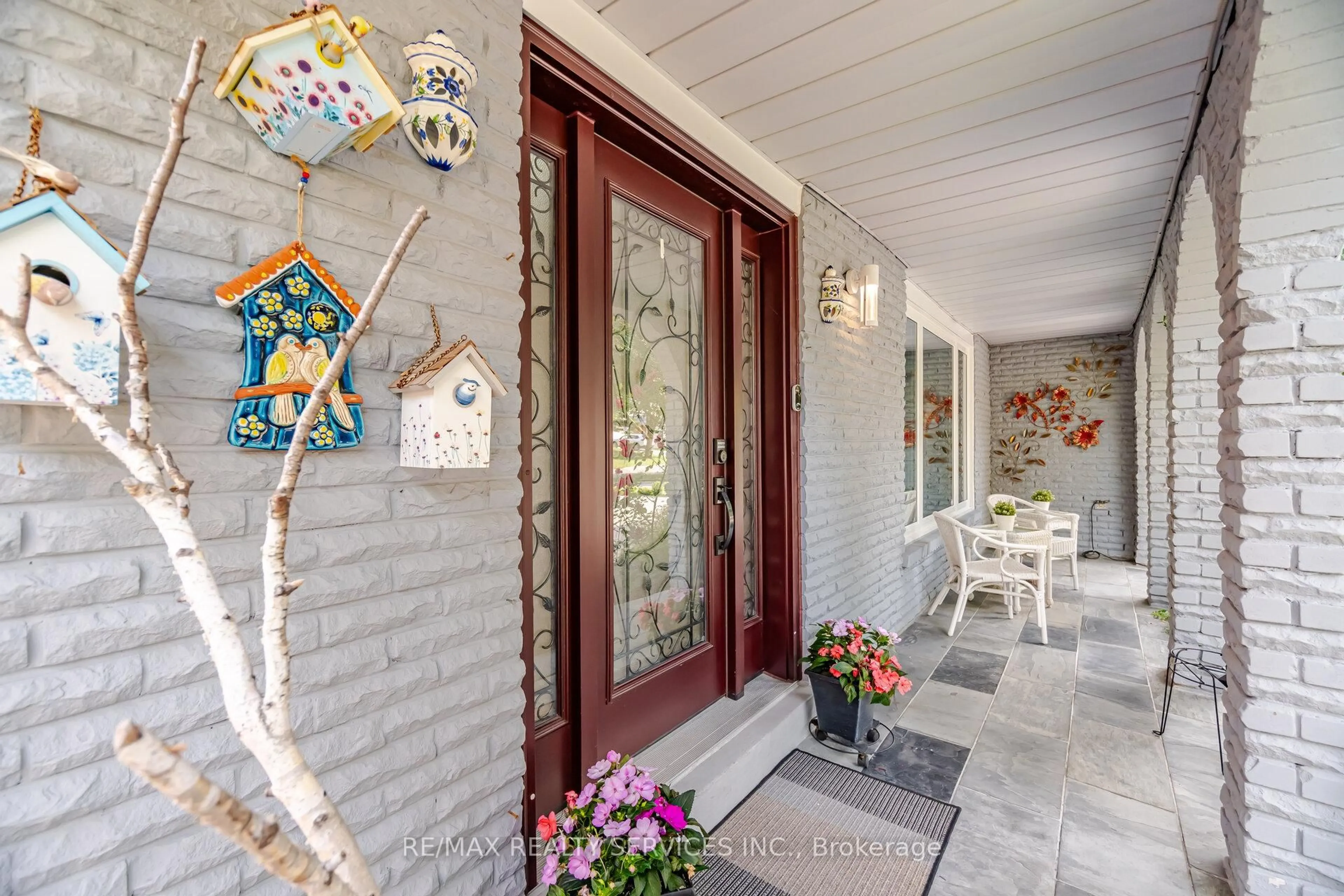 Indoor entryway for 133 Romfield Crct, Markham Ontario L3T 3H7