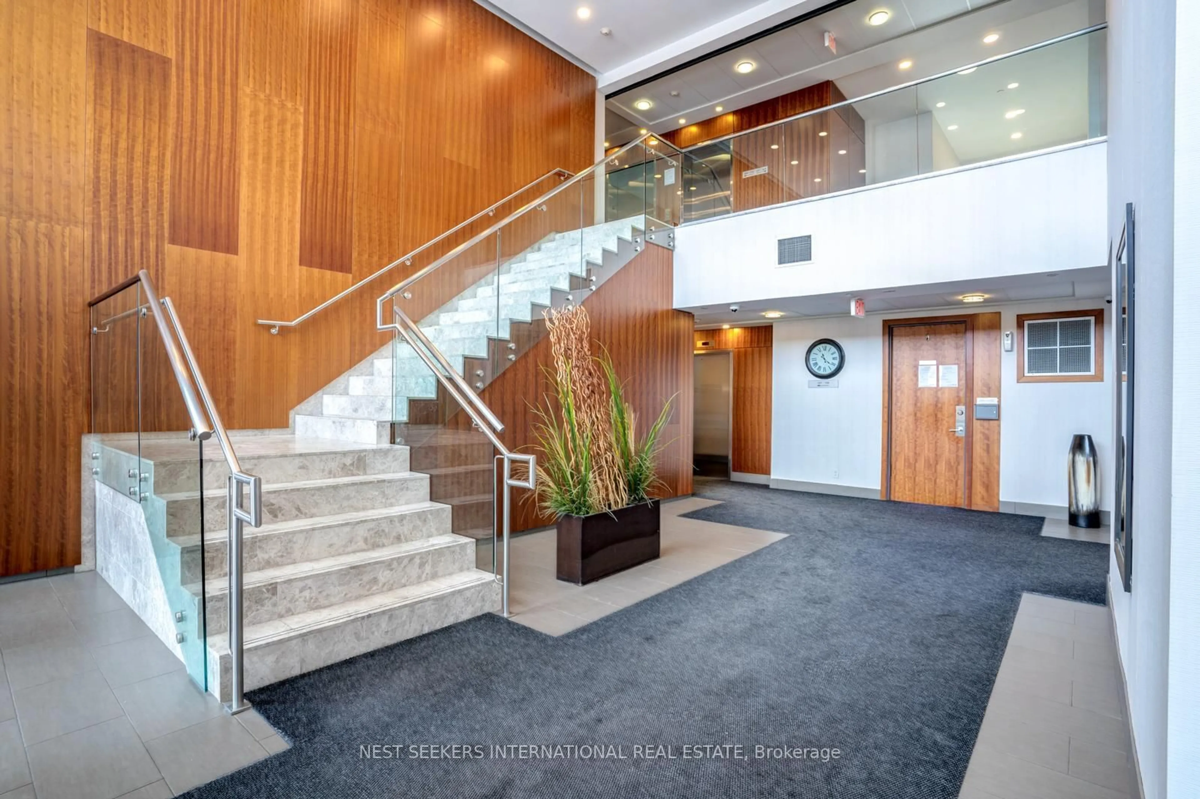 Indoor foyer for 4700 Highway 7 Rd #504, Vaughan Ontario L4L 0B4