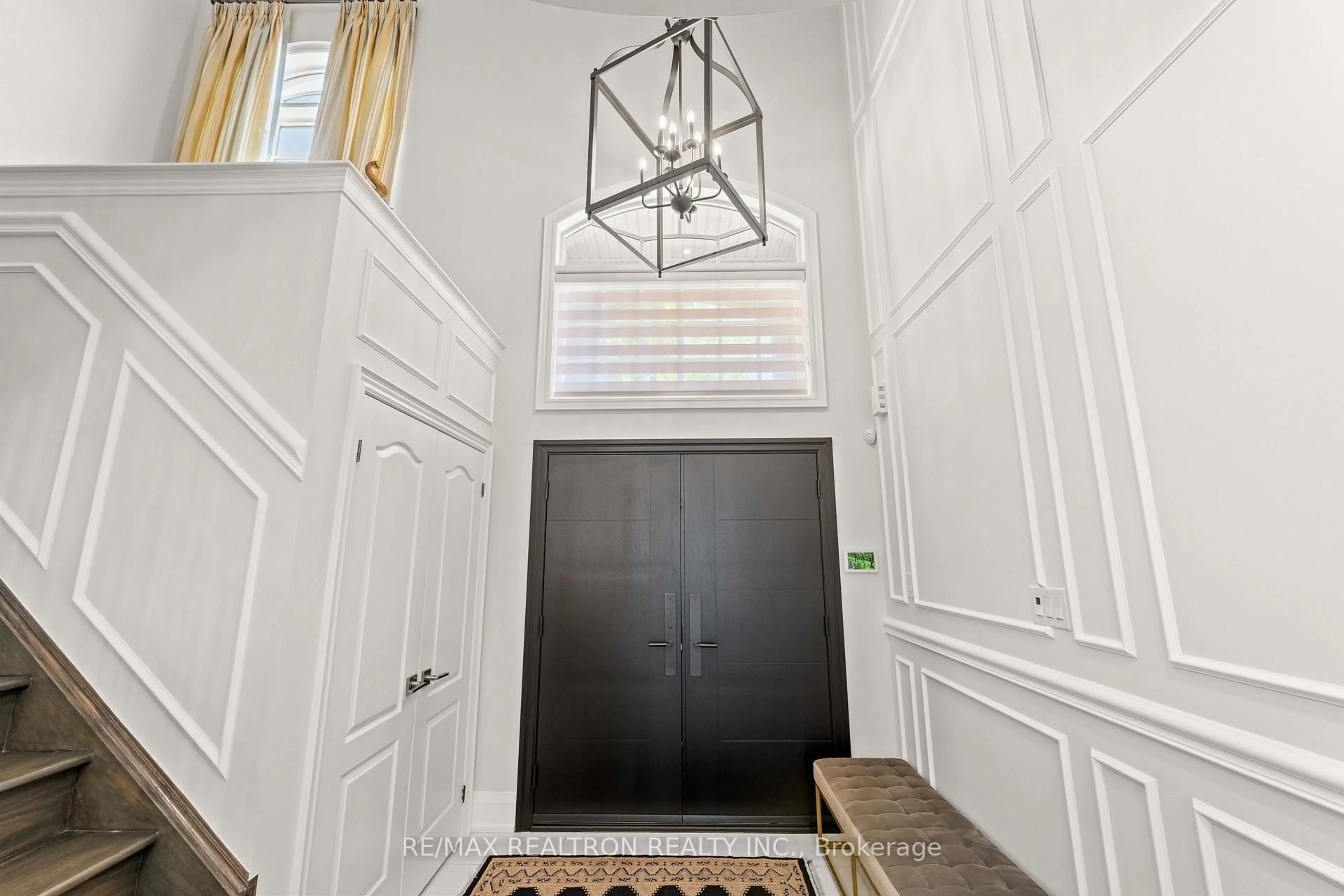 Indoor entryway for 7 Randolph Dr, Vaughan Ontario L6A 0W1